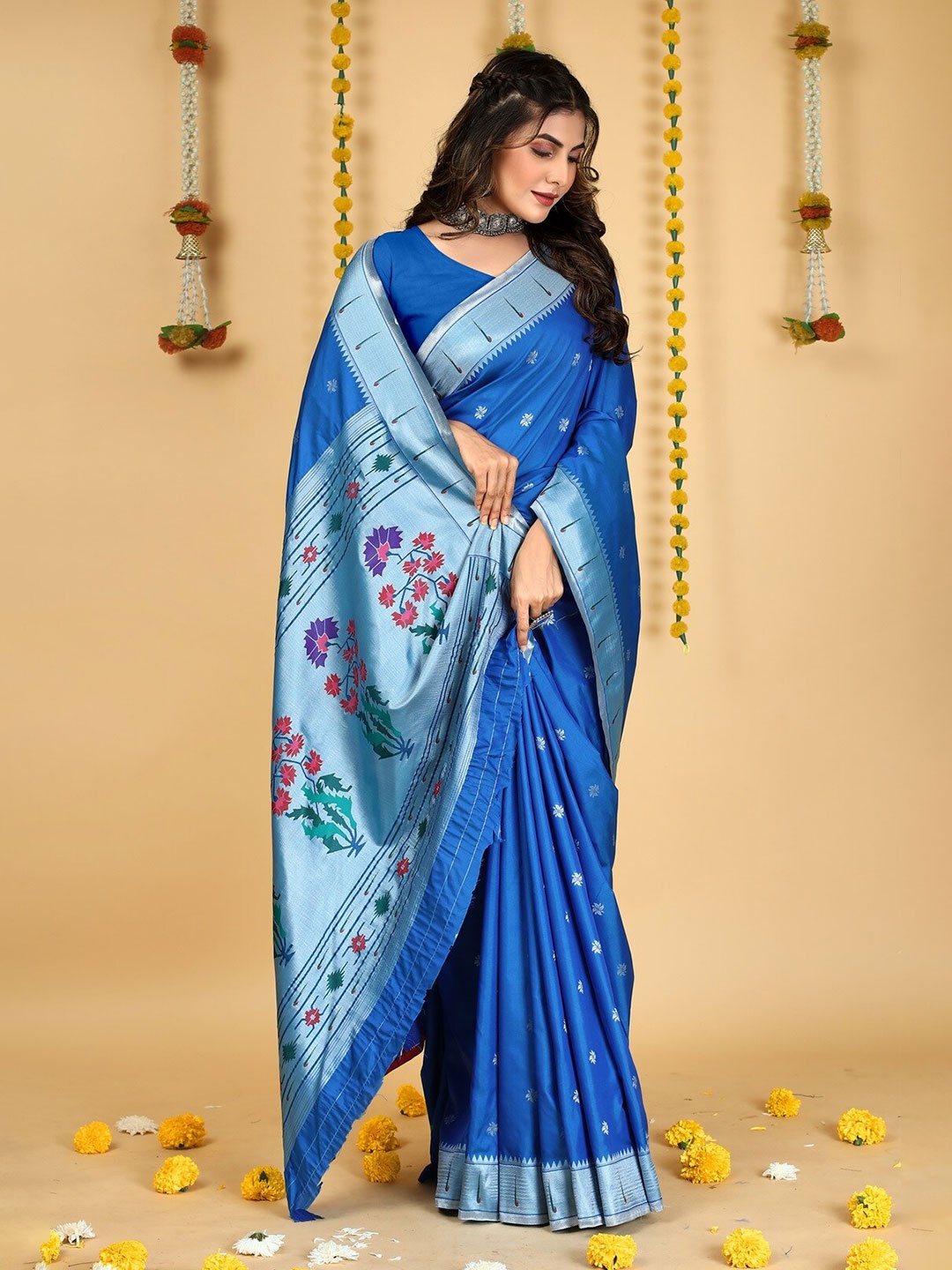 

AVANTIKA FASHION Ethnic Motifs Woven Design Zari Pure Silk Paithani Saree, Blue