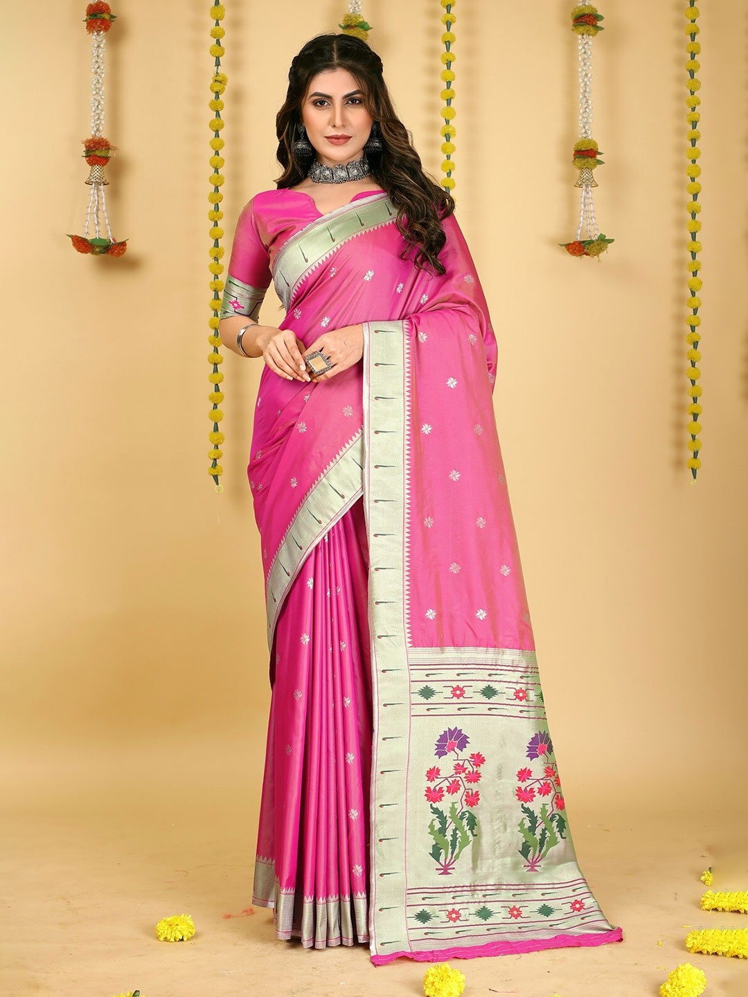 

AVANTIKA FASHION Floral Woven Design Zari Pure Silk Saree, Pink