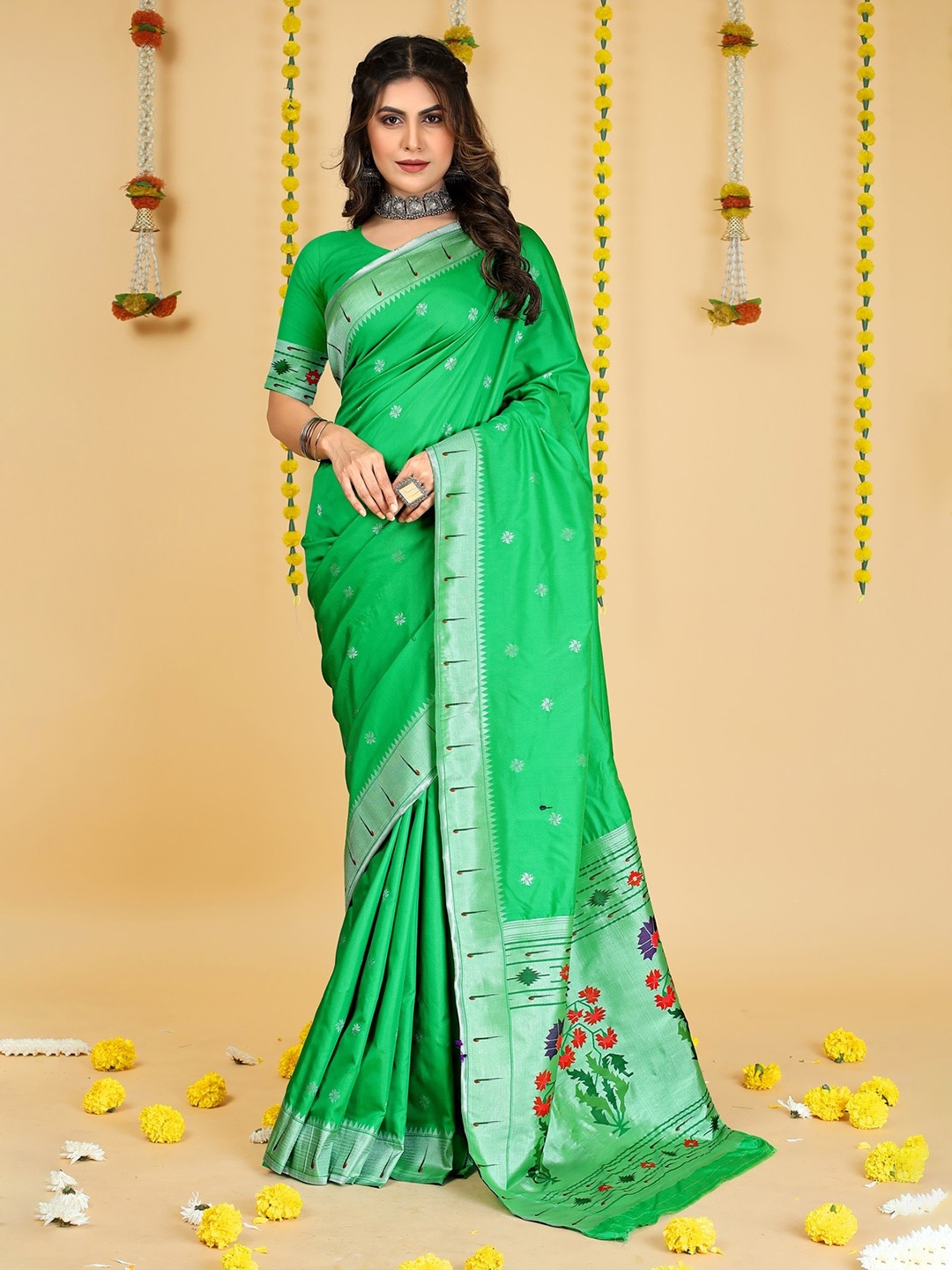 

AVANTIKA FASHION Floral Woven Design Zari Pure Silk Paithani Saree, Green