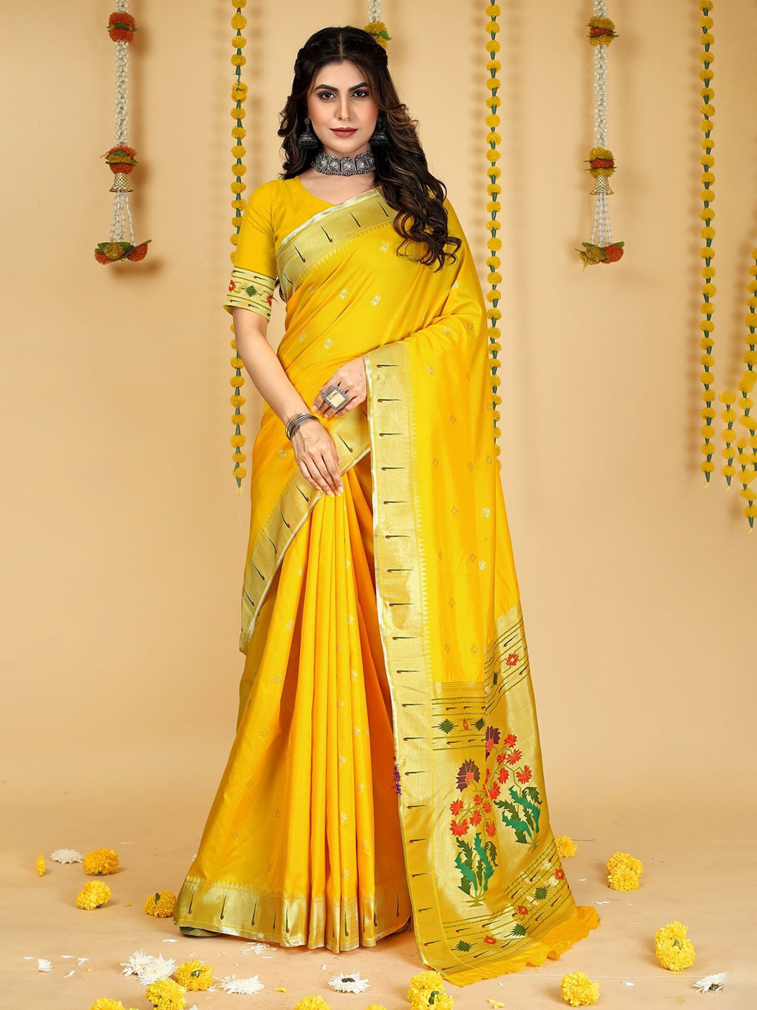 

AVANTIKA FASHION Floral Woven Design Zari Pure Silk Saree, Yellow
