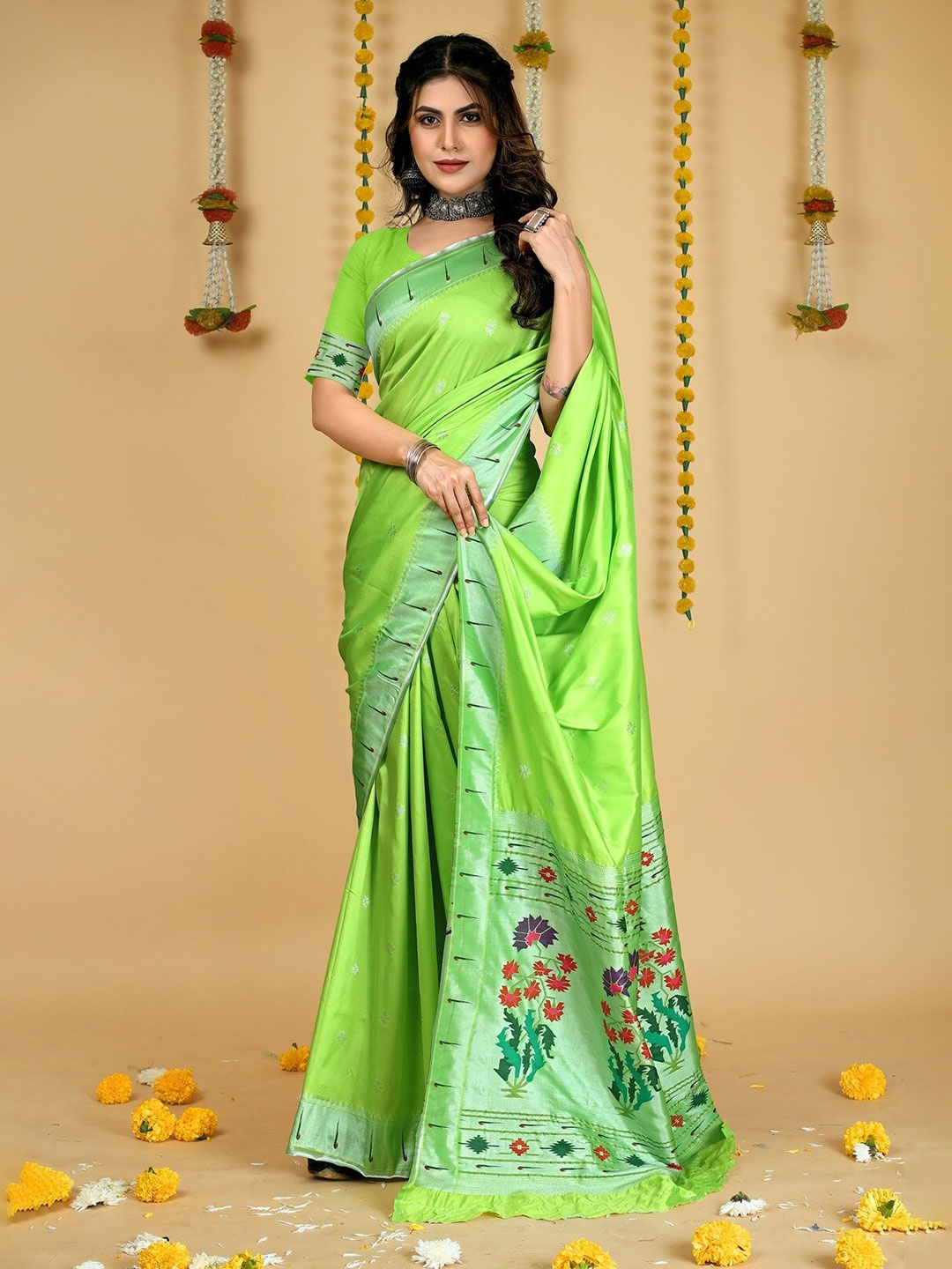 

AVANTIKA FASHION Floral Woven Design Zari Pure Silk Paithani Saree, Green