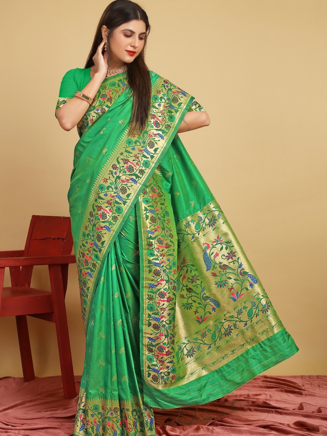 

AVANTIKA FASHION Ethnic Motifs Printed Zari Pure Silk Paithani Saree, Green