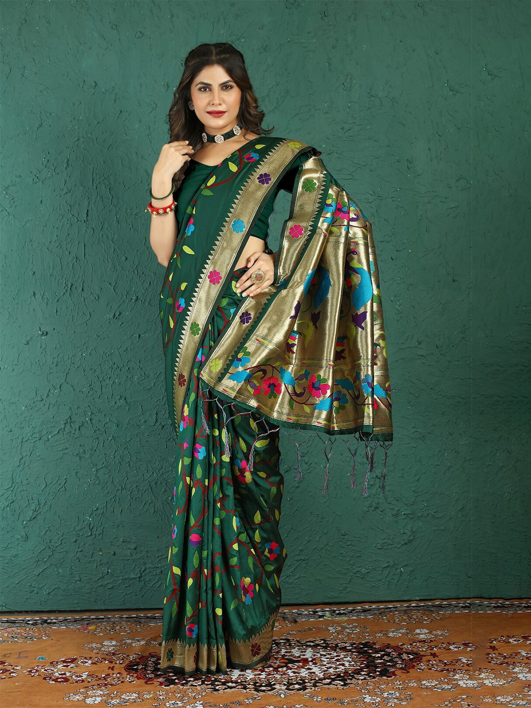 

AVANTIKA FASHION Floral Woven Design Zari Pure Silk Paithani Saree, Green