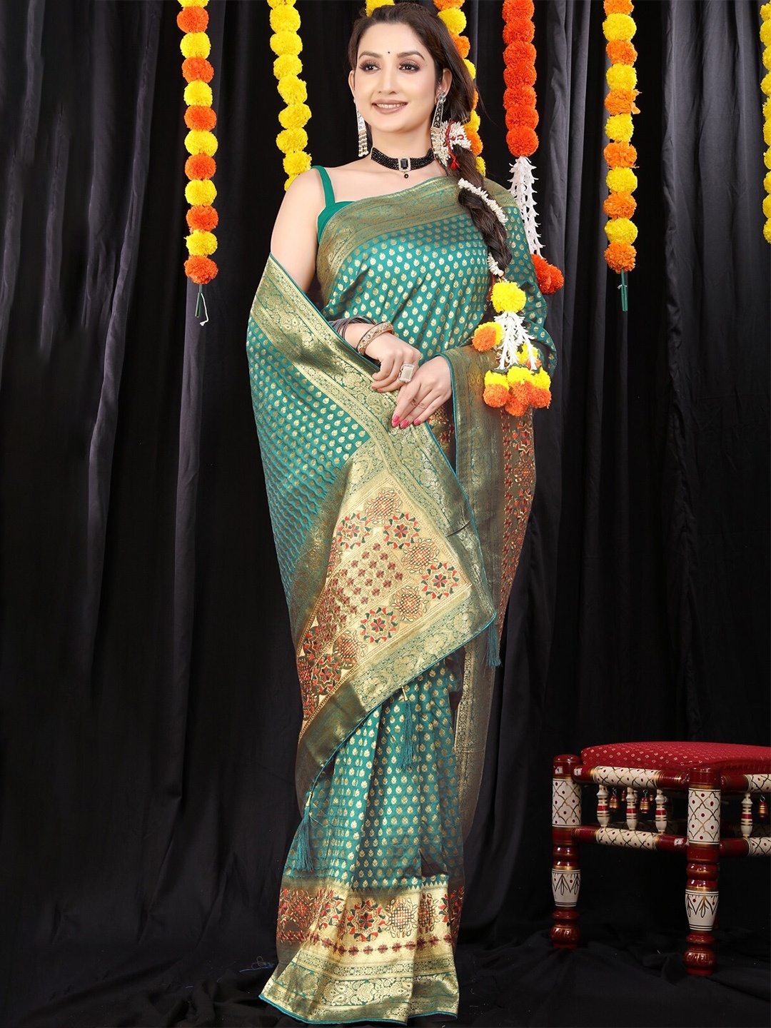 

AVANTIKA FASHION Ethnic Motifs Woven Design Zari Pure Silk Paithani Saree, Green