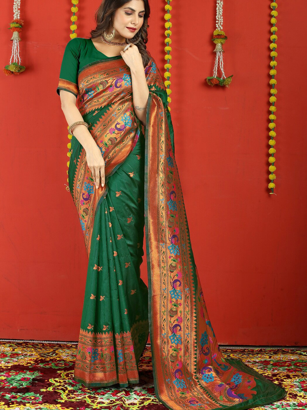 

AVANTIKA FASHION Floral Woven Design Zari Pure Silk Paithani Saree, Green
