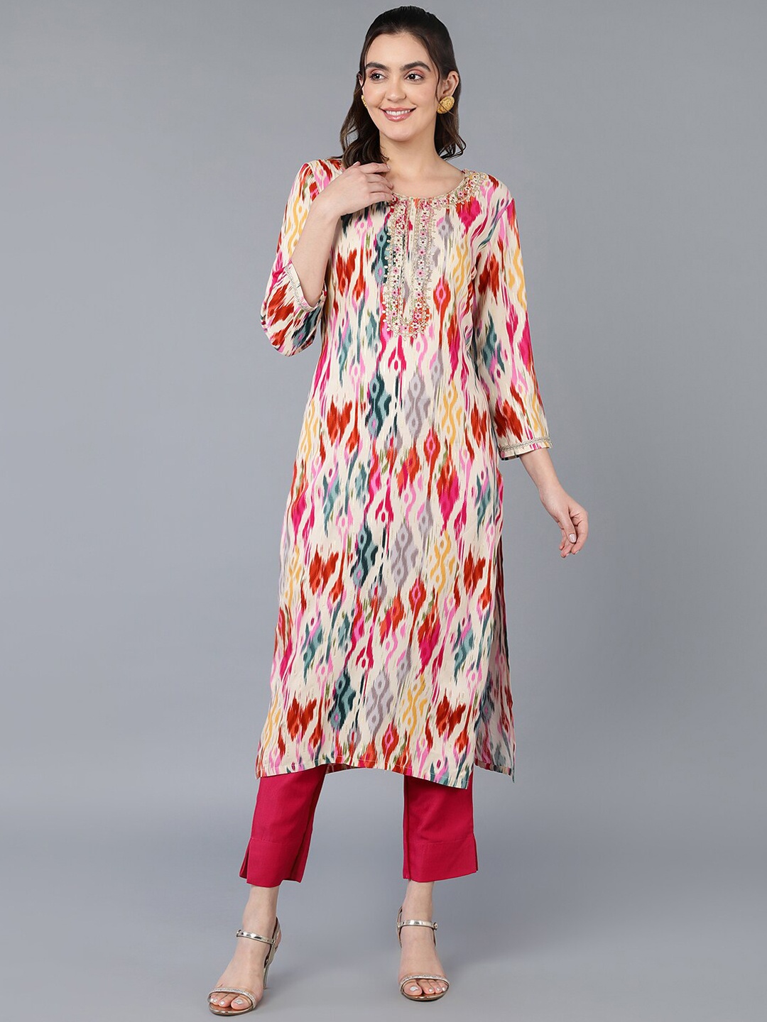 

AHIKA Ikat Printed Keyhole Neck Straight Kurta, Red