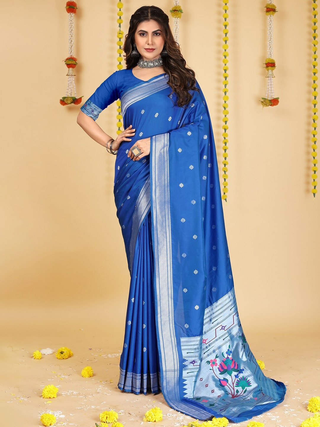 

AVANTIKA FASHION Woven Design Zari Pure Silk Kanjeevaram Saree, Blue