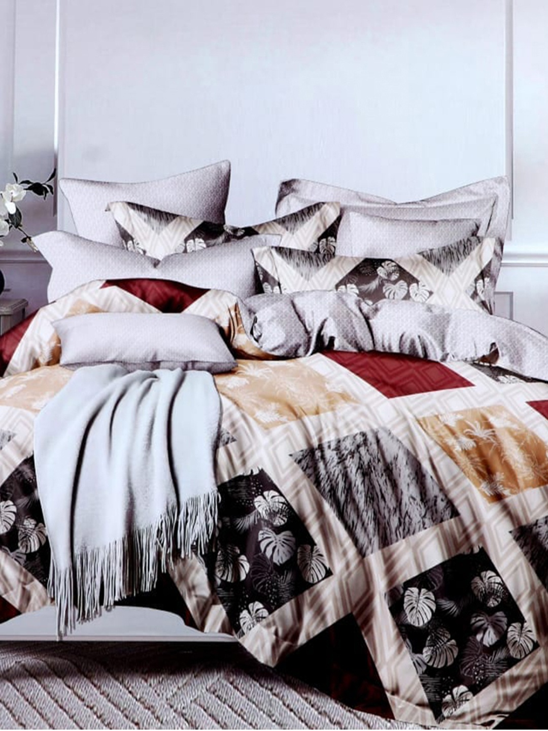 

Bajo's Grey & Maroon Floral 300 TC Cotton Queen Bedsheet with 2 Pillow Covers