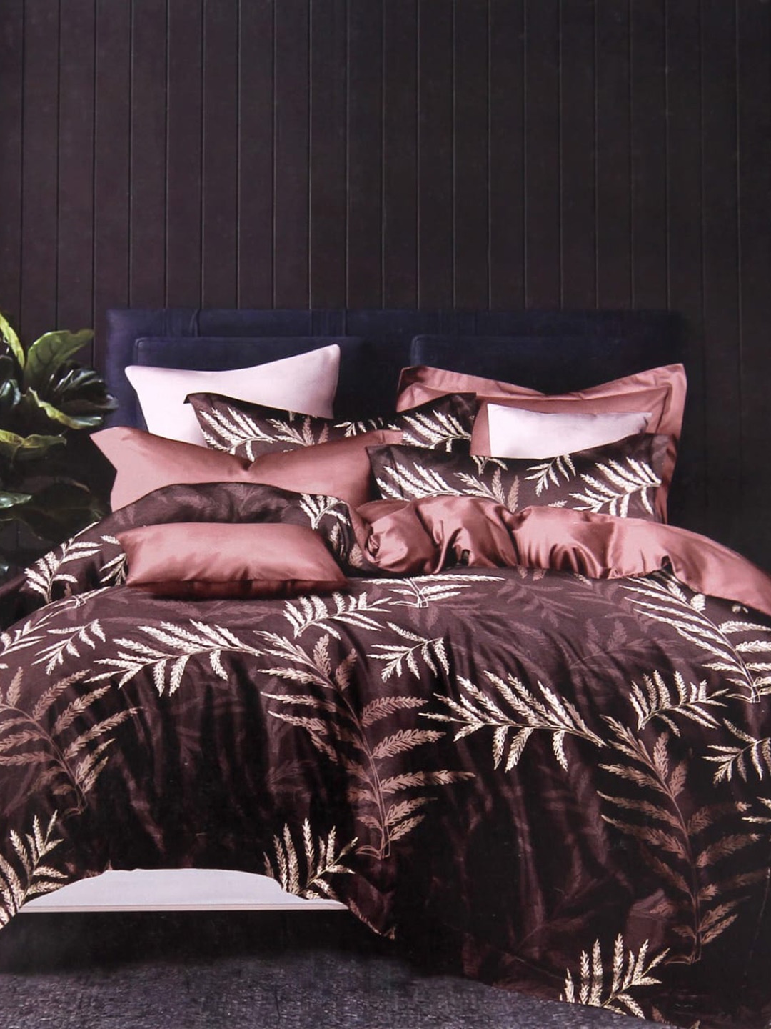 

Bajo's Black & Beige Graphic 300 TC Cotton Queen Bedsheet with 2 Pillow Covers