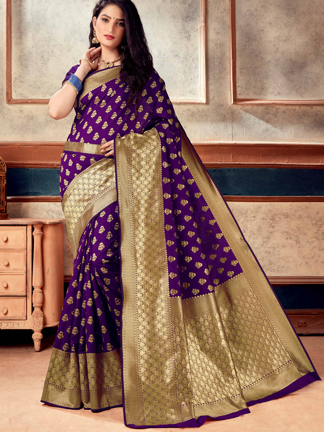 

Mitera Purple & Gold-Toned Floral Woven Design Zari Banarasi Saree