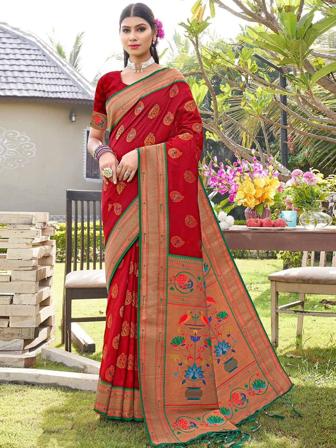 

SANGAM PRINTS Ethnic Motifs Woven Design Zari Pure Silk Saree, Red