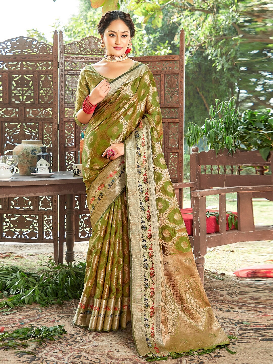 

SANGAM PRINTS Green & Gold-Toned Ethnic Motifs Woven Design Zari Organza Saree