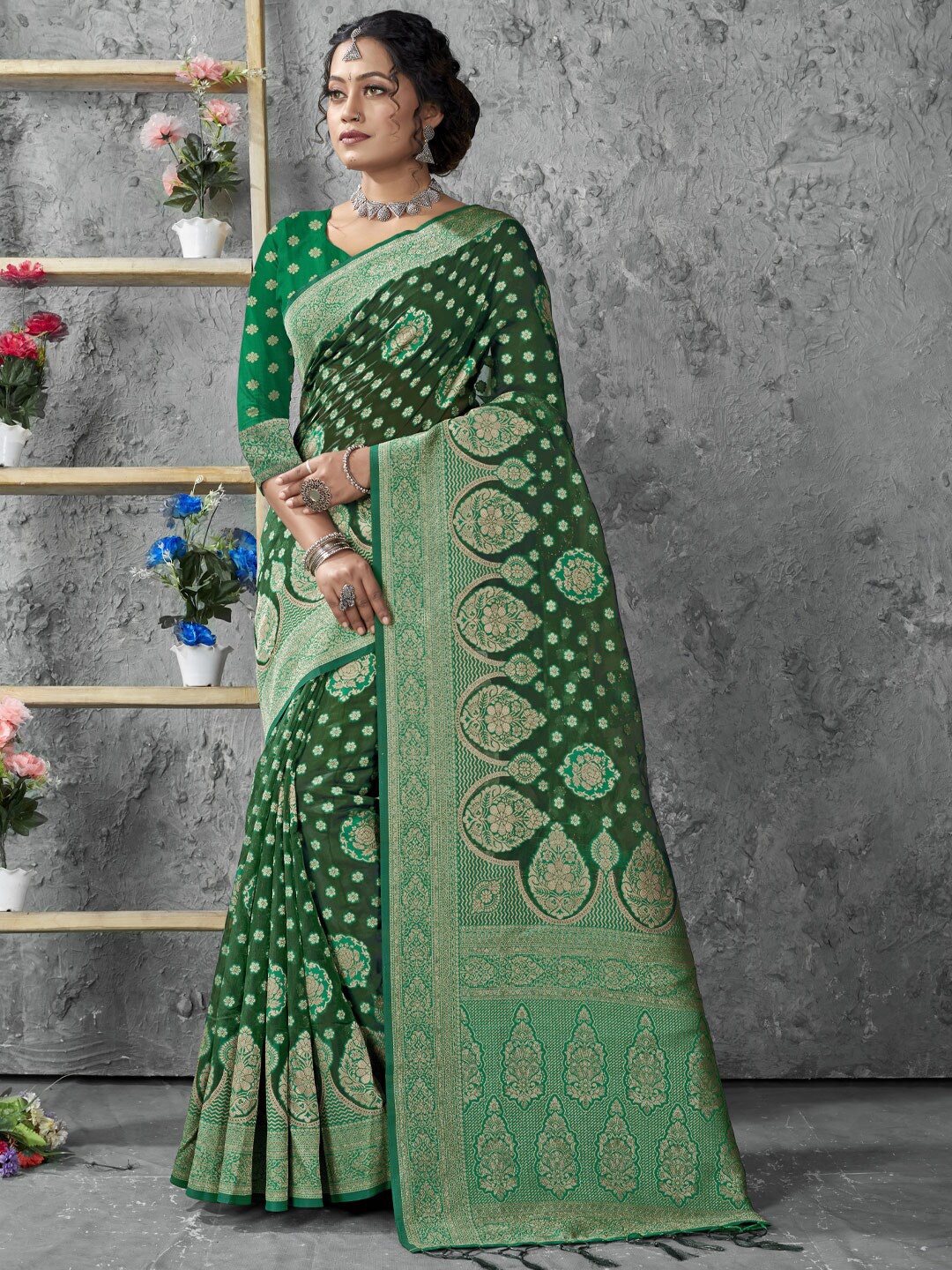 

SANGAM PRINTS Ethnic Motifs Woven Design Zari Saree, Green