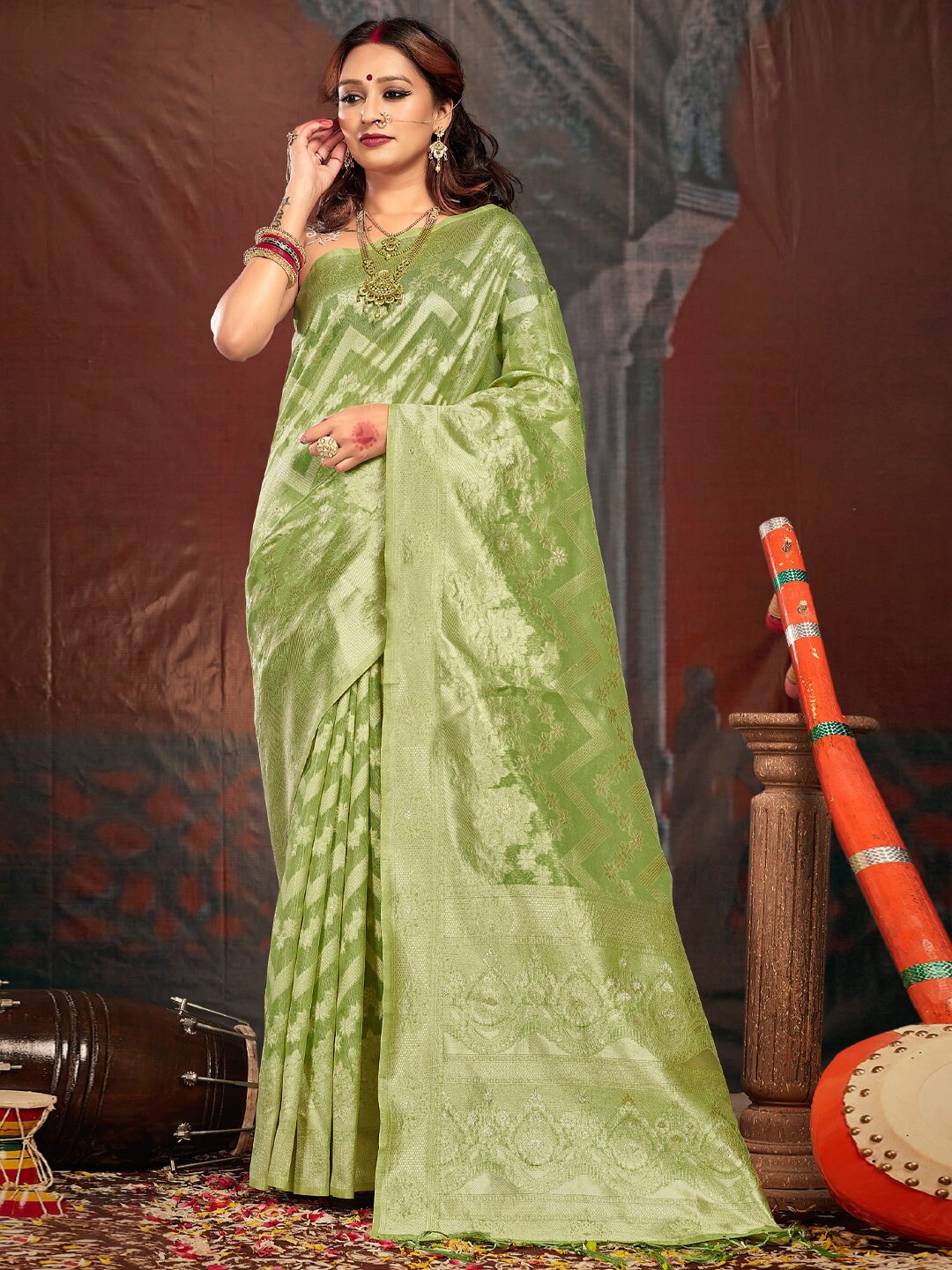 

SANGAM PRINTS Woven Design Zari Saree, Lime green