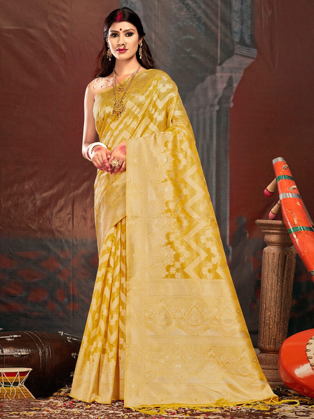 

SANGAM PRINTS Floral Woven Design Zari Saree, Yellow