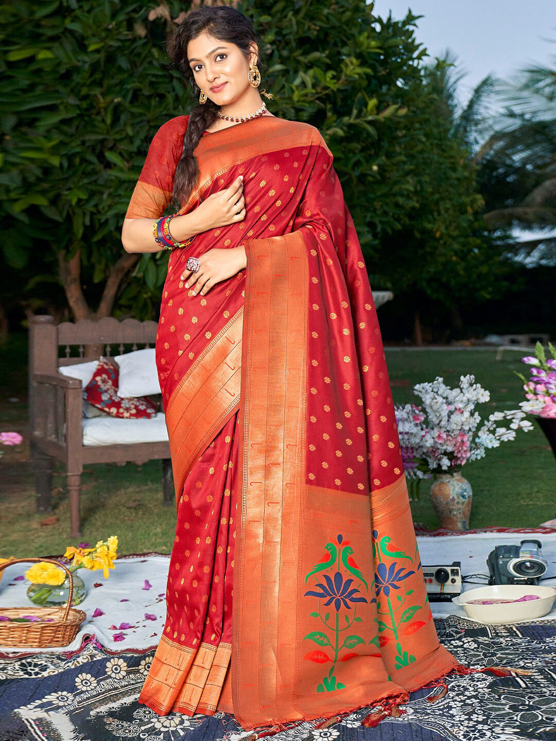 

SANGAM PRINTS Ethnic Motif Woven Design Zari Pure Silk Saree, Red