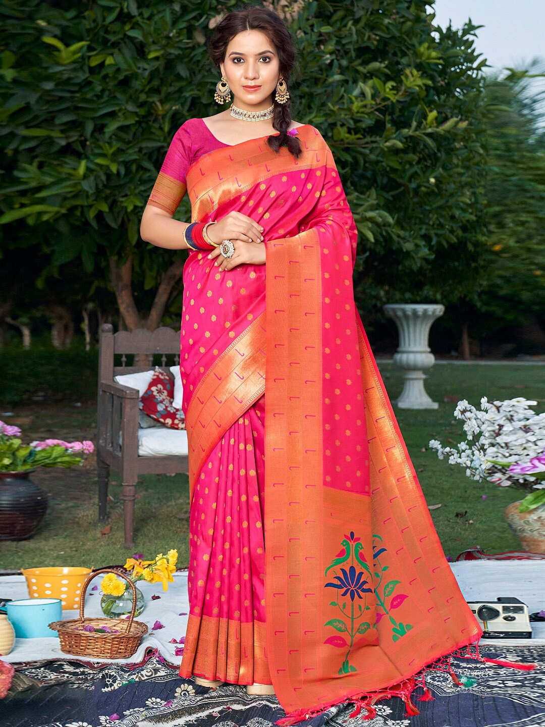 

SANGAM PRINTS Woven Design Zari Pure Silk Saree, Pink