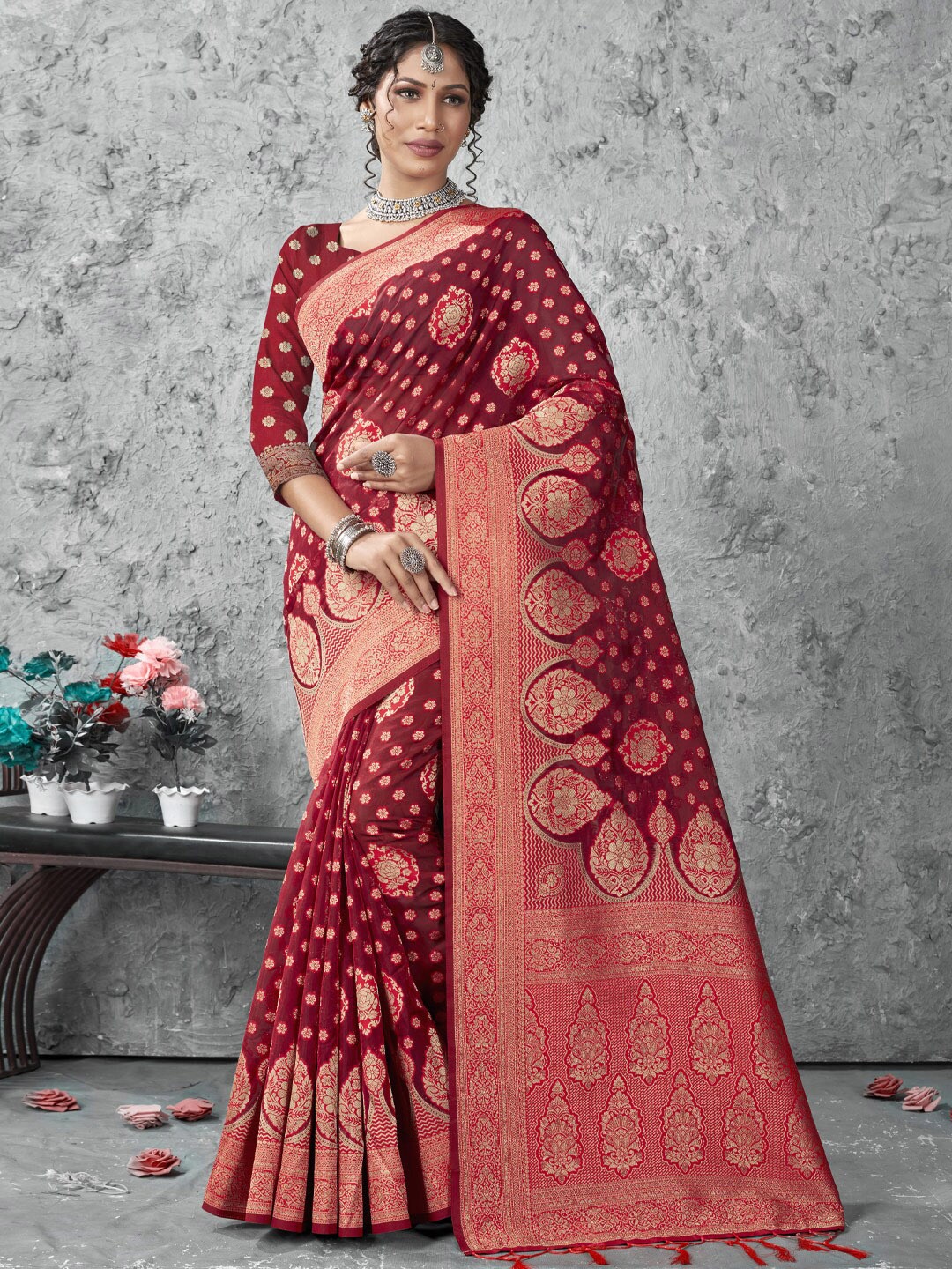 

SANGAM PRINTS Ethnic Motifs Woven Design Zari Saree, Red