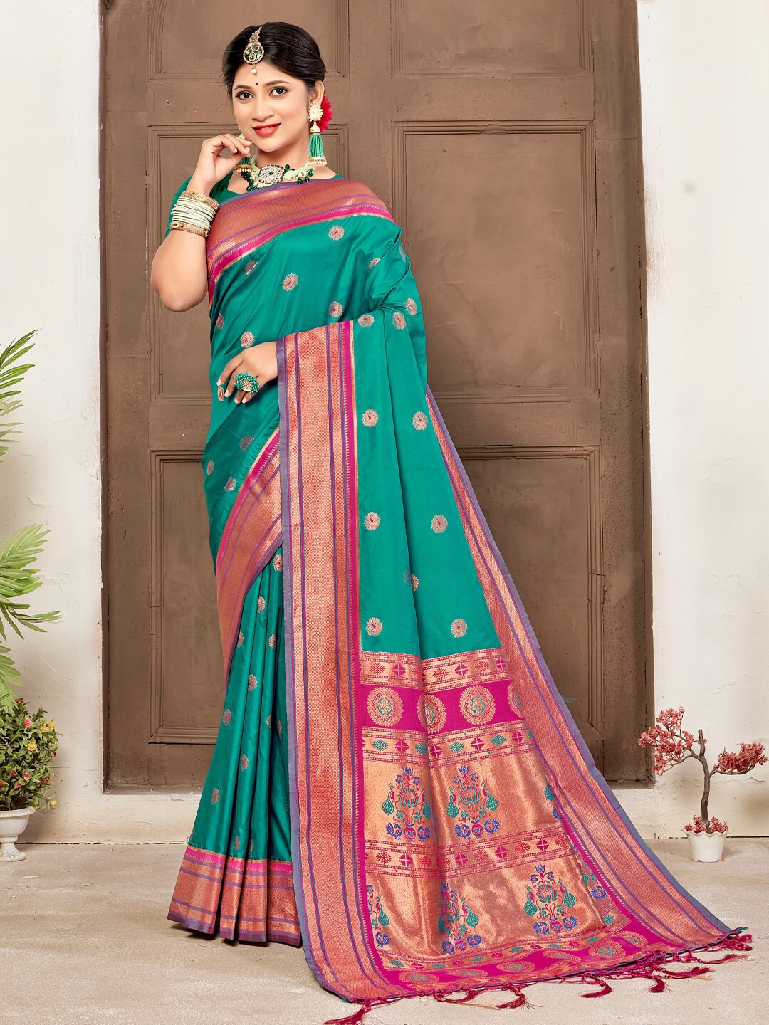 

SANGAM PRINTS Ethnic Motifs Woven Design Zari Pure Silk Saree, Sea green