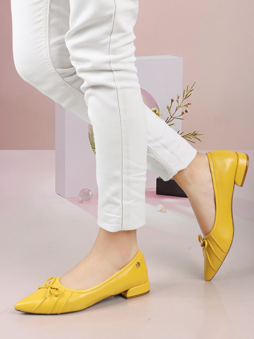 

ELLE Pointed Toe Textured Block Pumps With Bows, Yellow