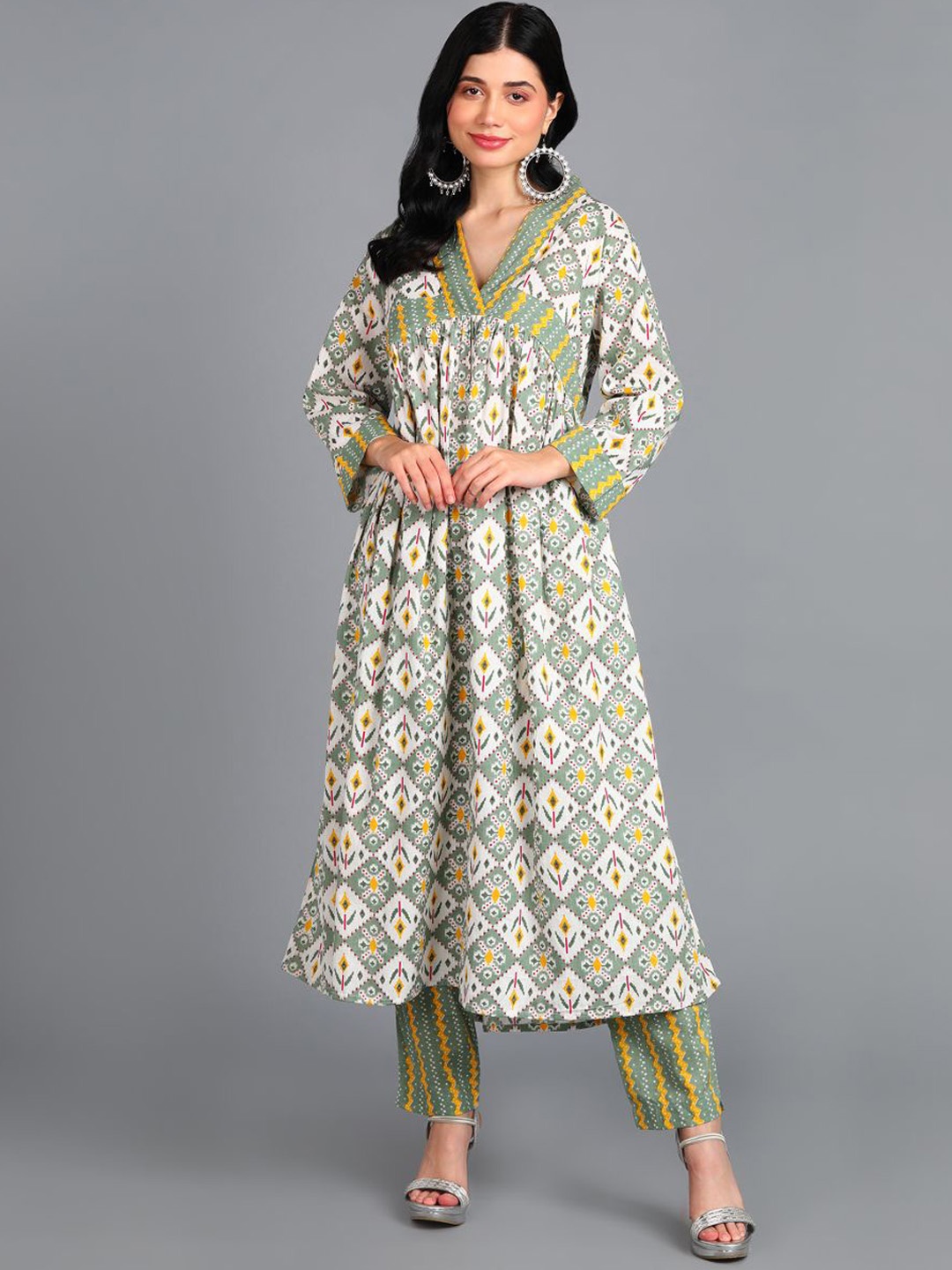 

KALINI Women Green Floral Printed Regular Pure Cotton Kurta with Salwar