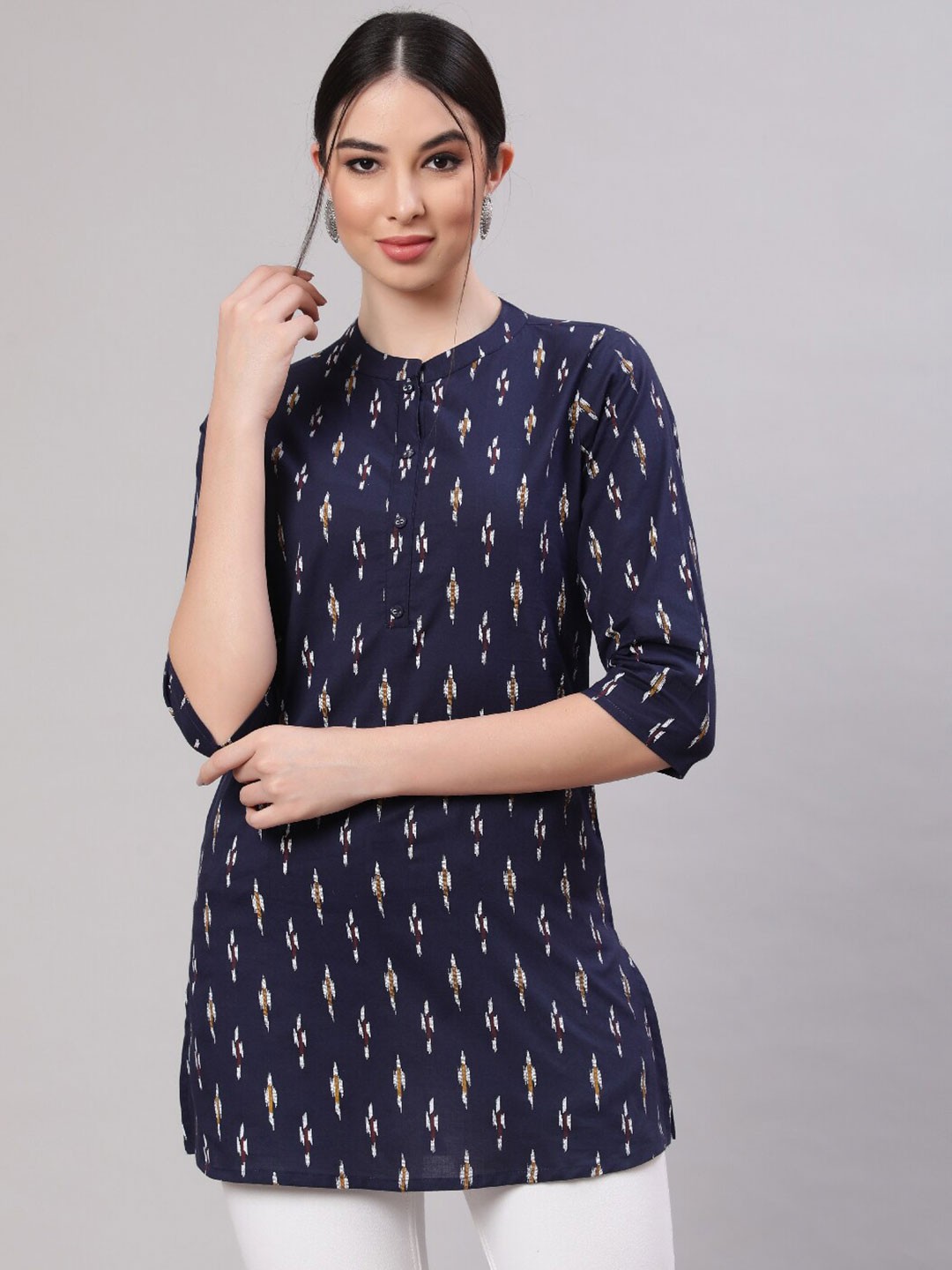 

Nayo Navy Blue And White Printed Cotton Straight Tunic