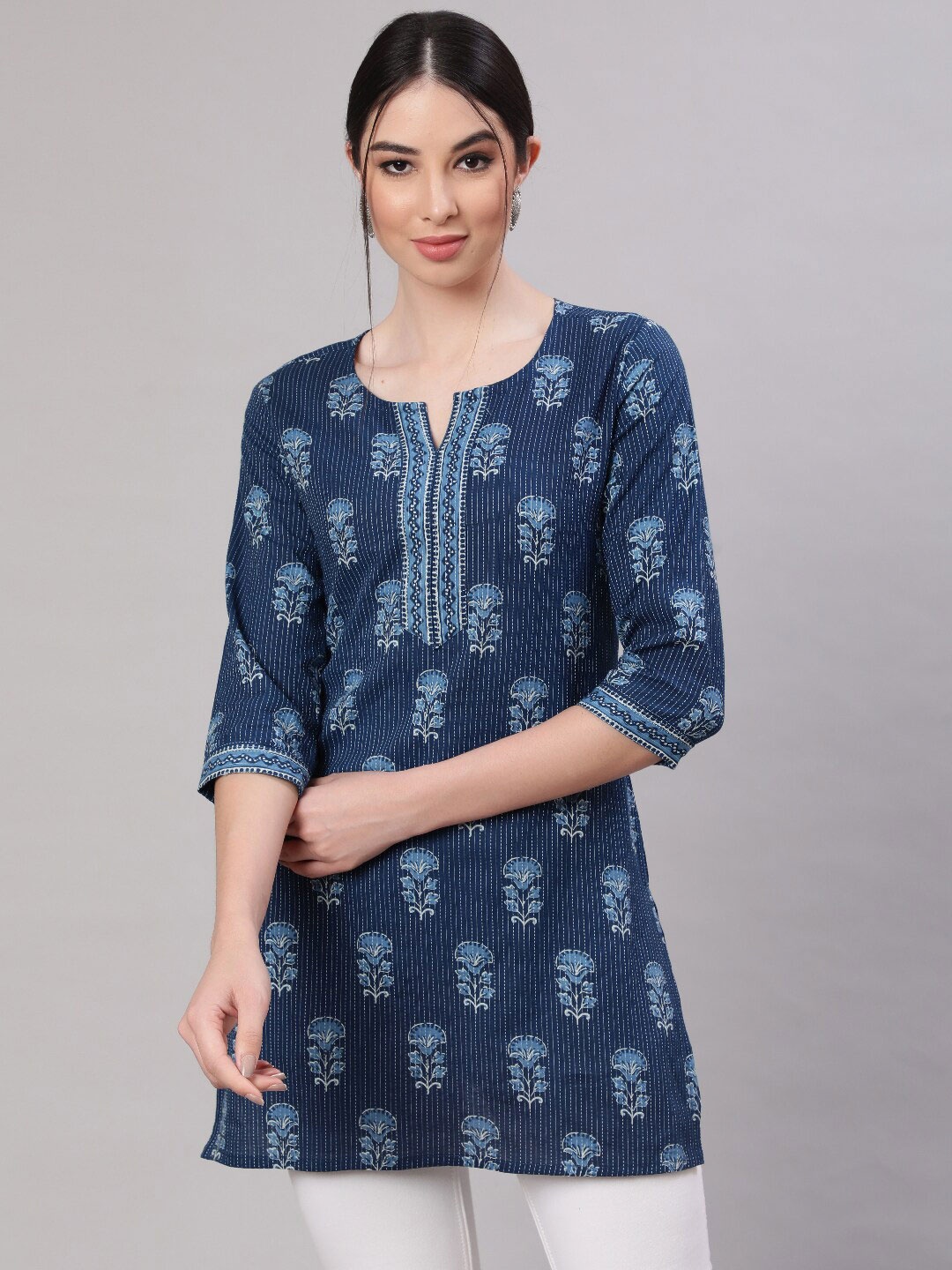 

Nayo Navy Blue And White Printed Cotton Straight Tunic