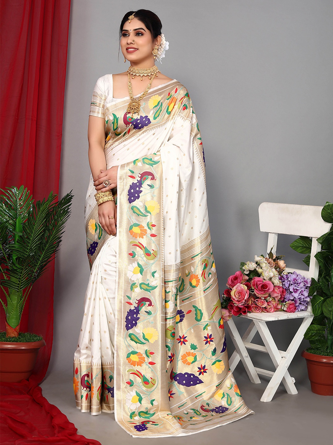 

Ekta Textiles Ethnic Motifs Woven Design Zari Pure Silk Banarasi Saree, White