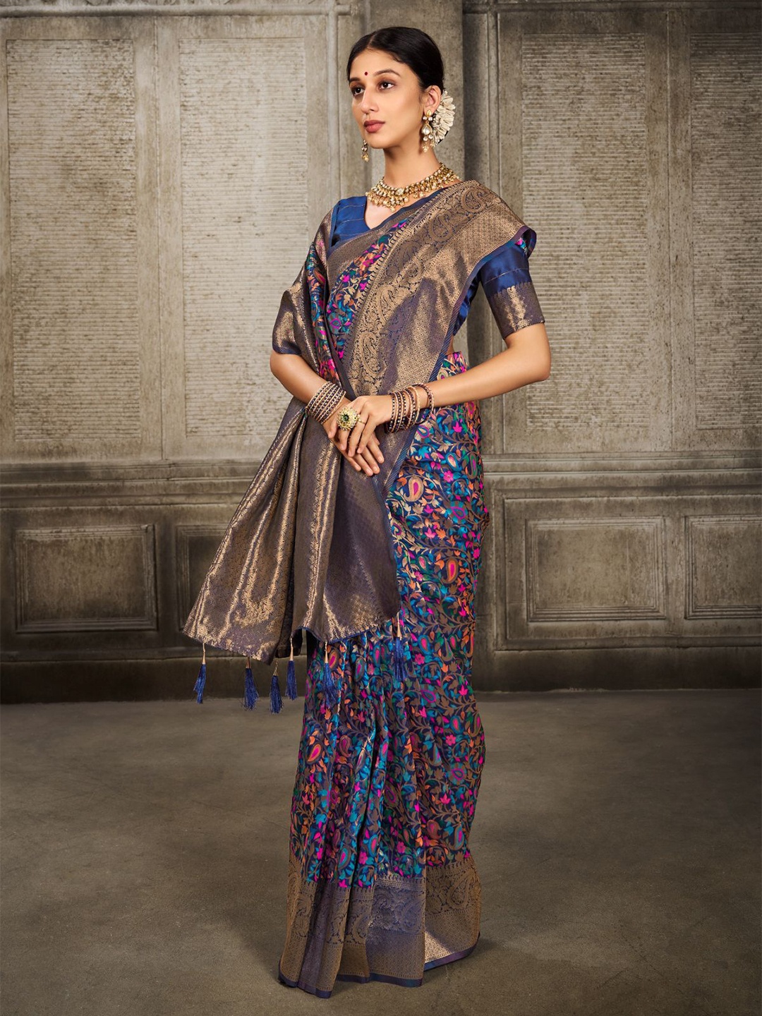 

Dori Floral Woven Design Zari Saree, Navy blue