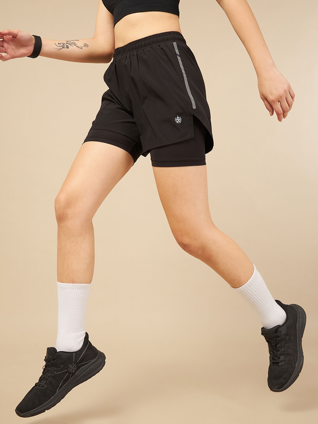

CULT Women Mid-Rise Fly Dry Sports Shorts, Black