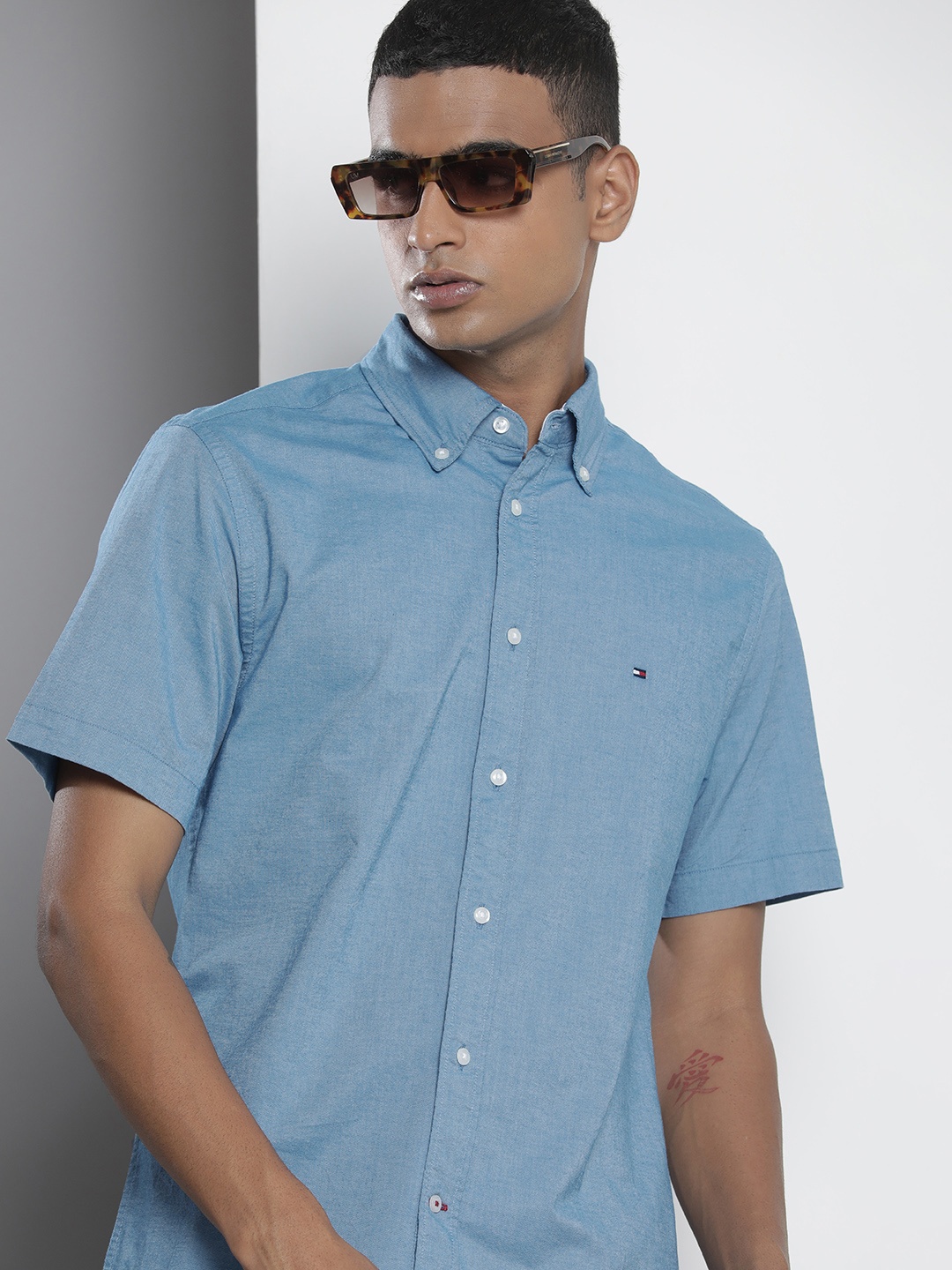 

Tommy Hilfiger Solid Button-Down Collar Regular Fit Casual Shirt, Blue
