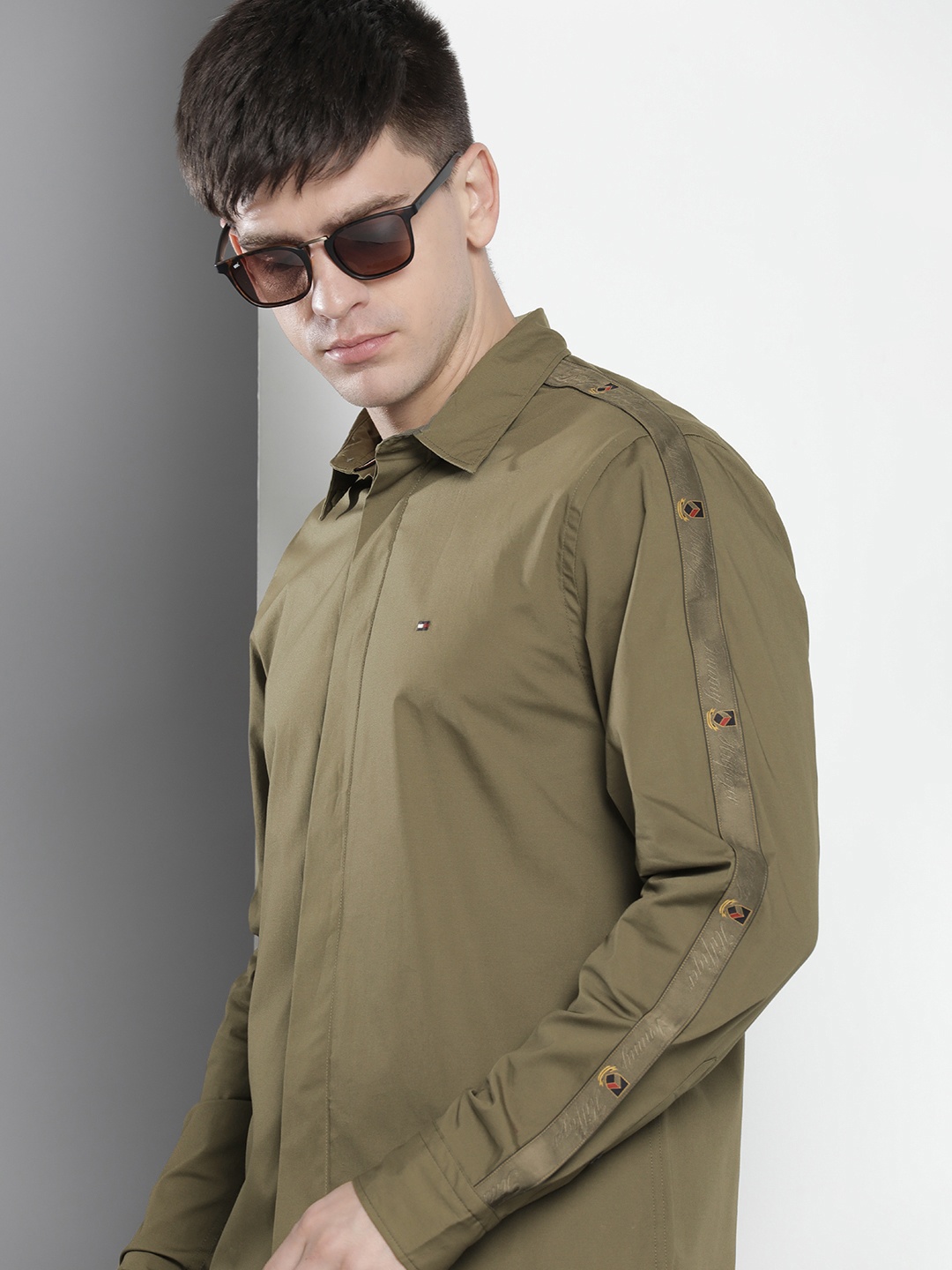 

Tommy Hilfiger Solid Regular Fit Casual Shirt, Olive