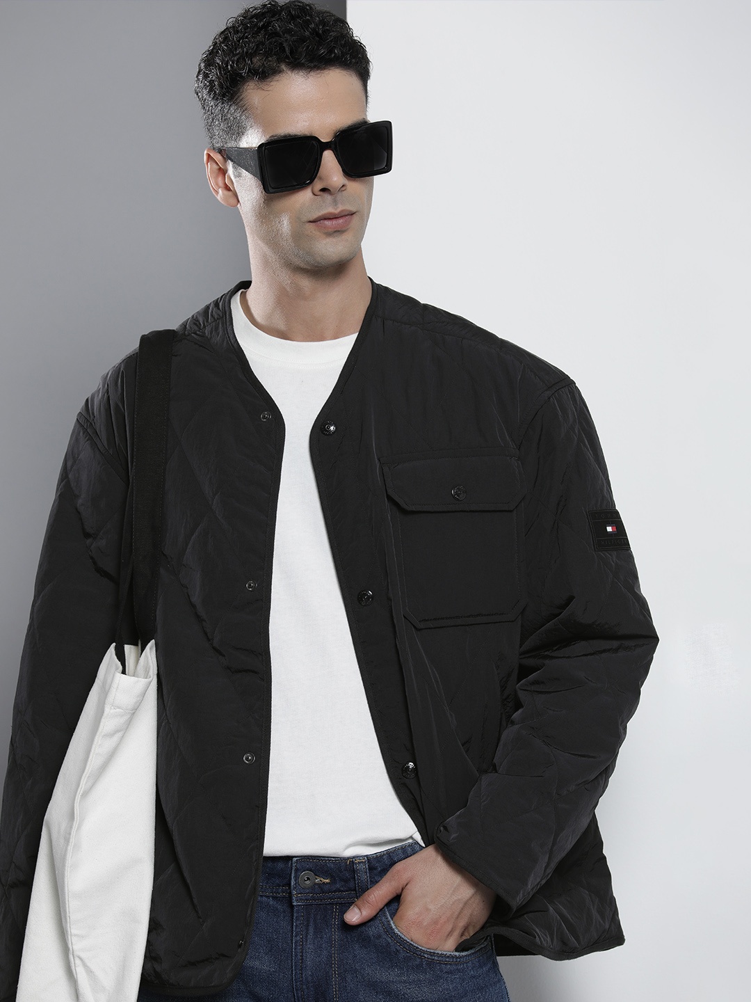 

Tommy Hilfiger Men Solid V-Neck Thermal Insulator Packable Quilted Jacket, Black