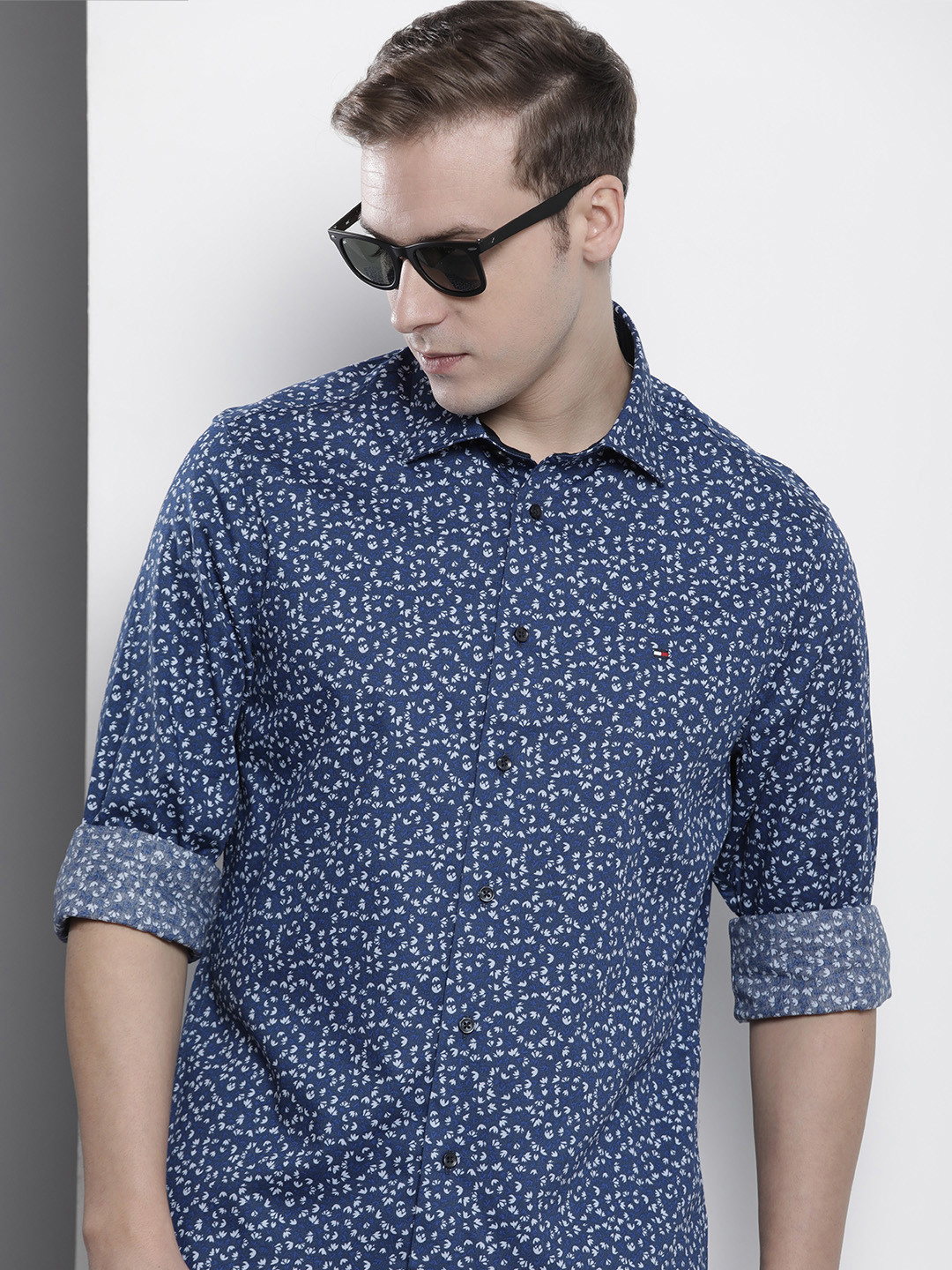 

Tommy Hilfiger Pure Cotton Tropical Printed Spread Collar Regular Fit Casual Shirt, Navy blue