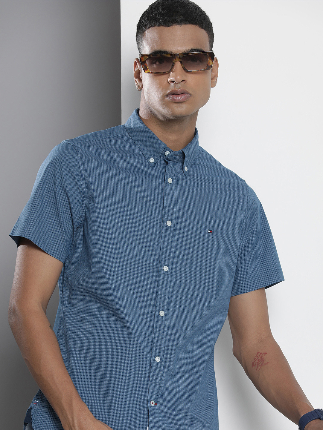 

Tommy Hilfiger Geometric Printed Button-Down Collar Slim Fit Casual Shirt, Navy blue