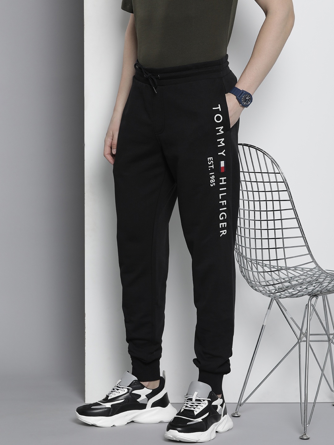 

Tommy Hilfiger Men Pure Cotton Brand Logo Embroidered Joggers, Black