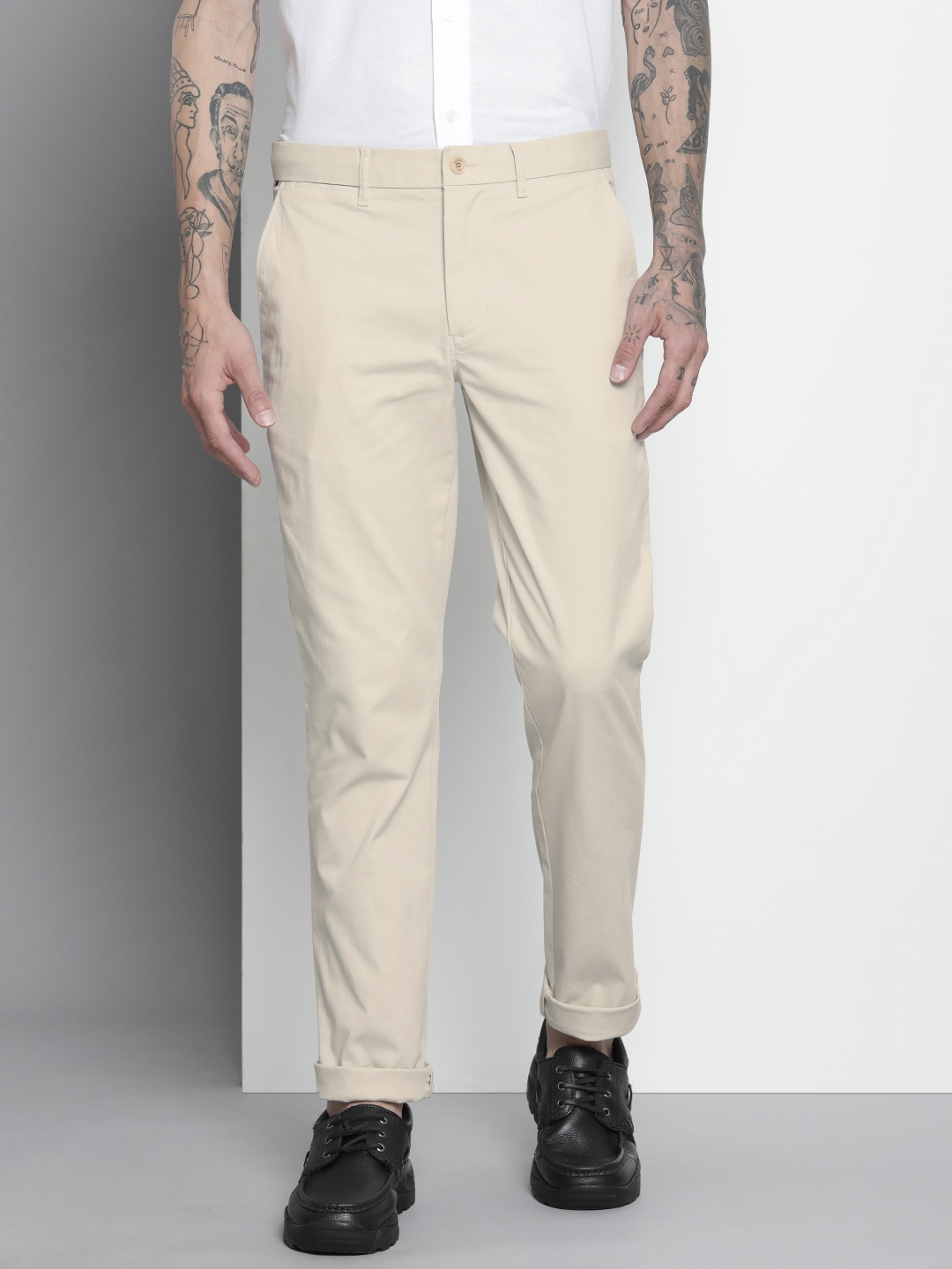

Tommy Hilfiger Men Slim Fit Chinos Trousers, Beige