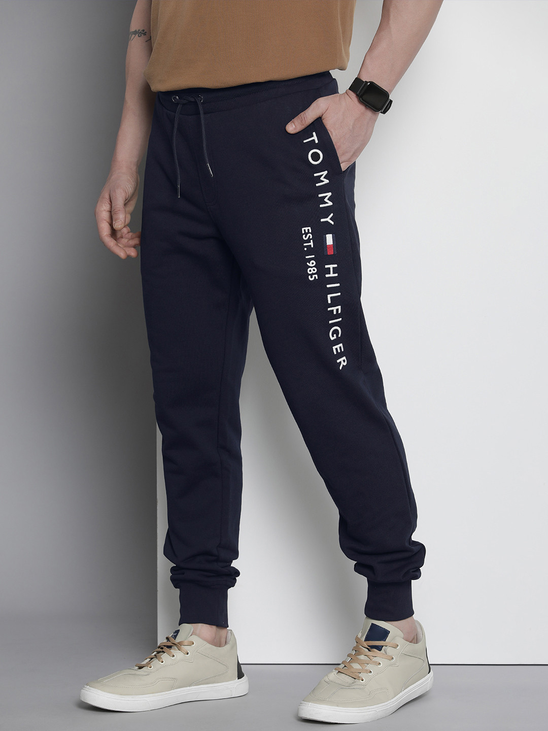 

Tommy Hilfiger Men Brand Logo Embroidered Pure Cotton Regular Joggers, Navy blue