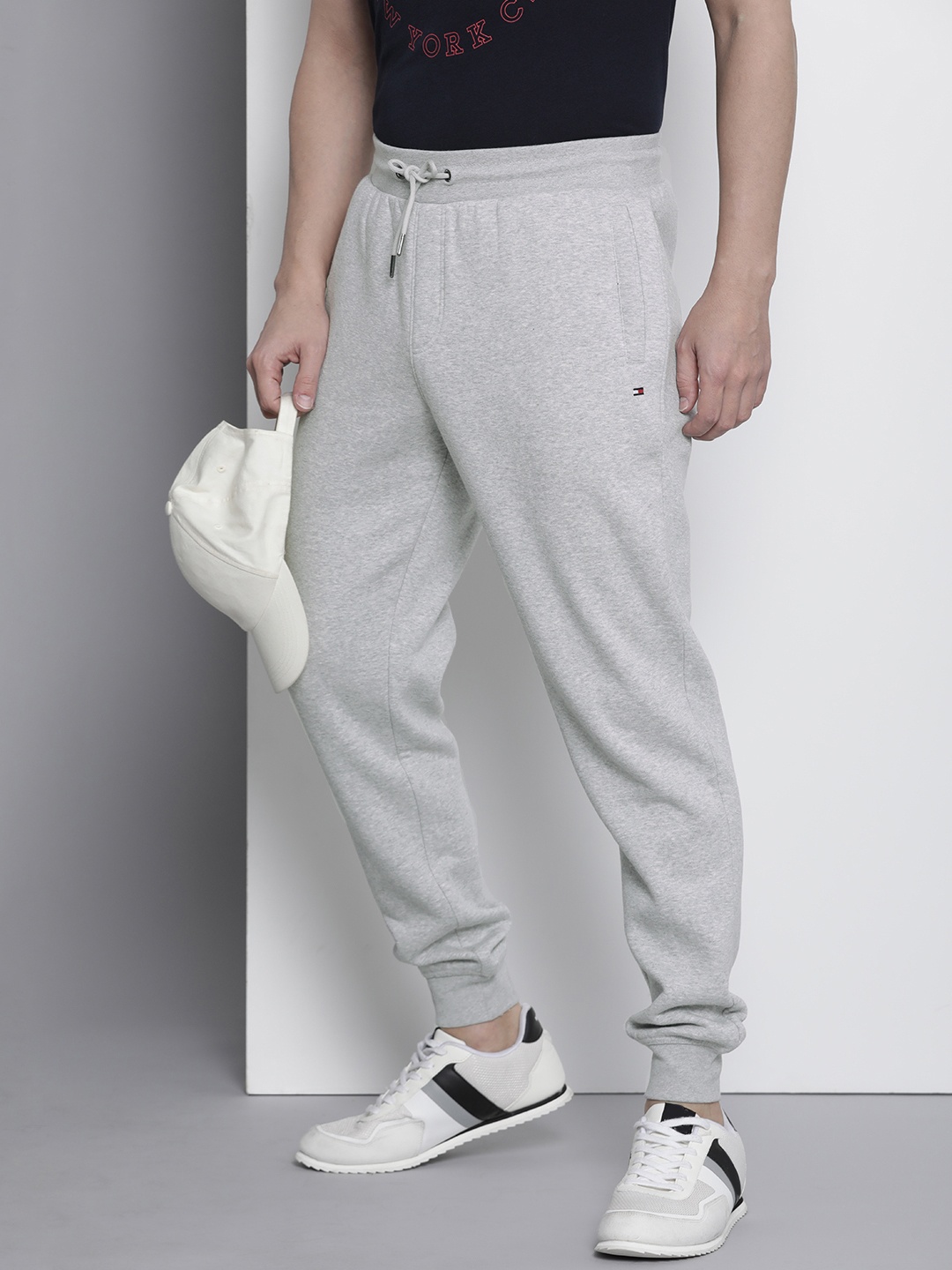 

Tommy Hilfiger Men Solid Regular Fit Mid-Rise Joggers, Grey