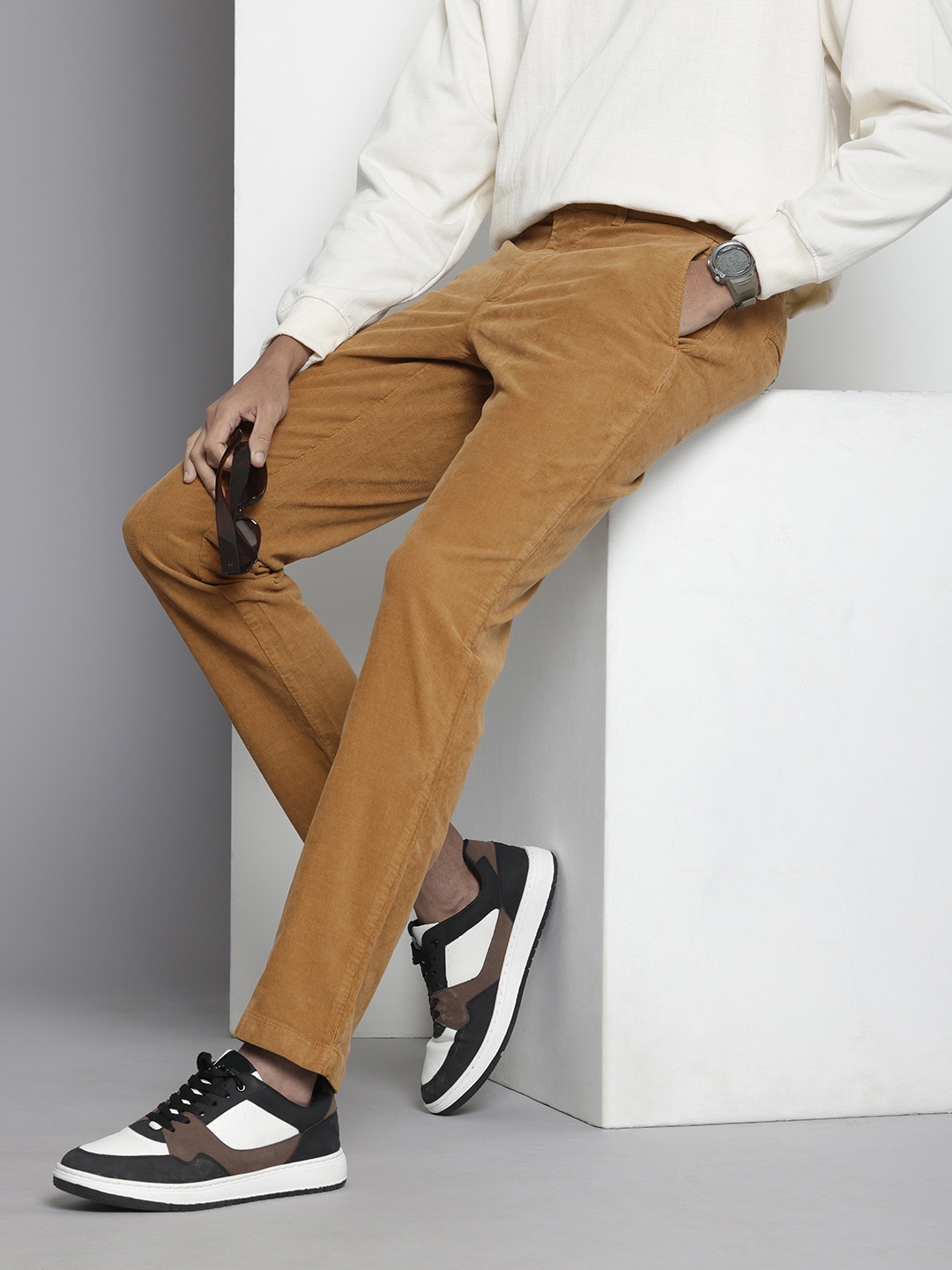 

Tommy Hilfiger Men Corduroy Regular Trousers, Brown