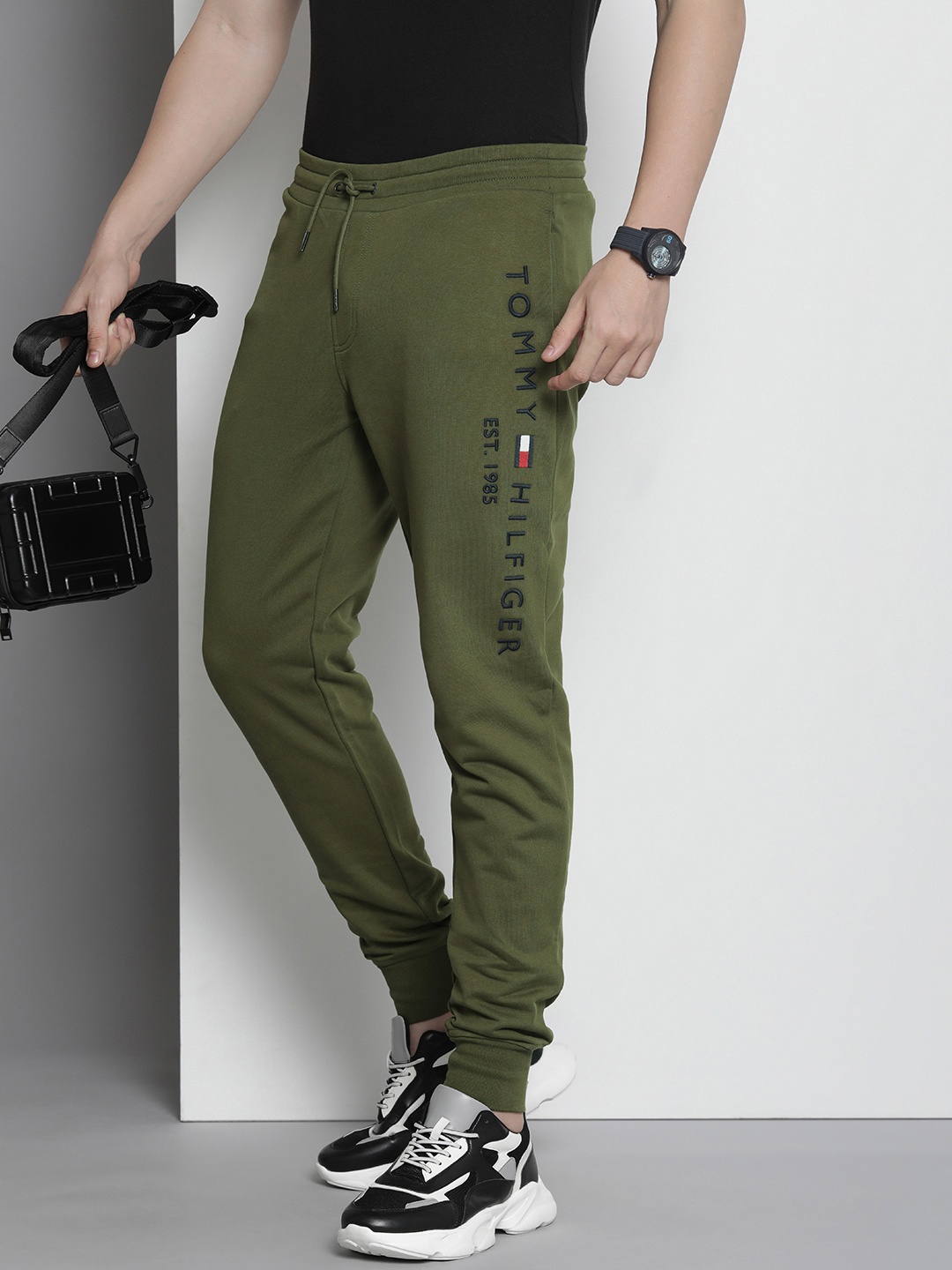 

Tommy Hilfiger Men Brand Logo Embroidered Pure Cotton Regular Joggers, Olive