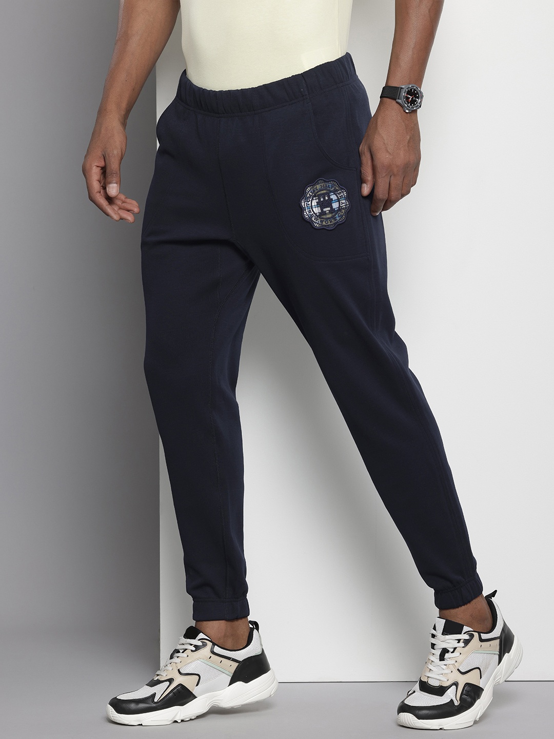

Tommy Hilfiger Men Brand Logo Embroidered Detailed Joggers, Navy blue