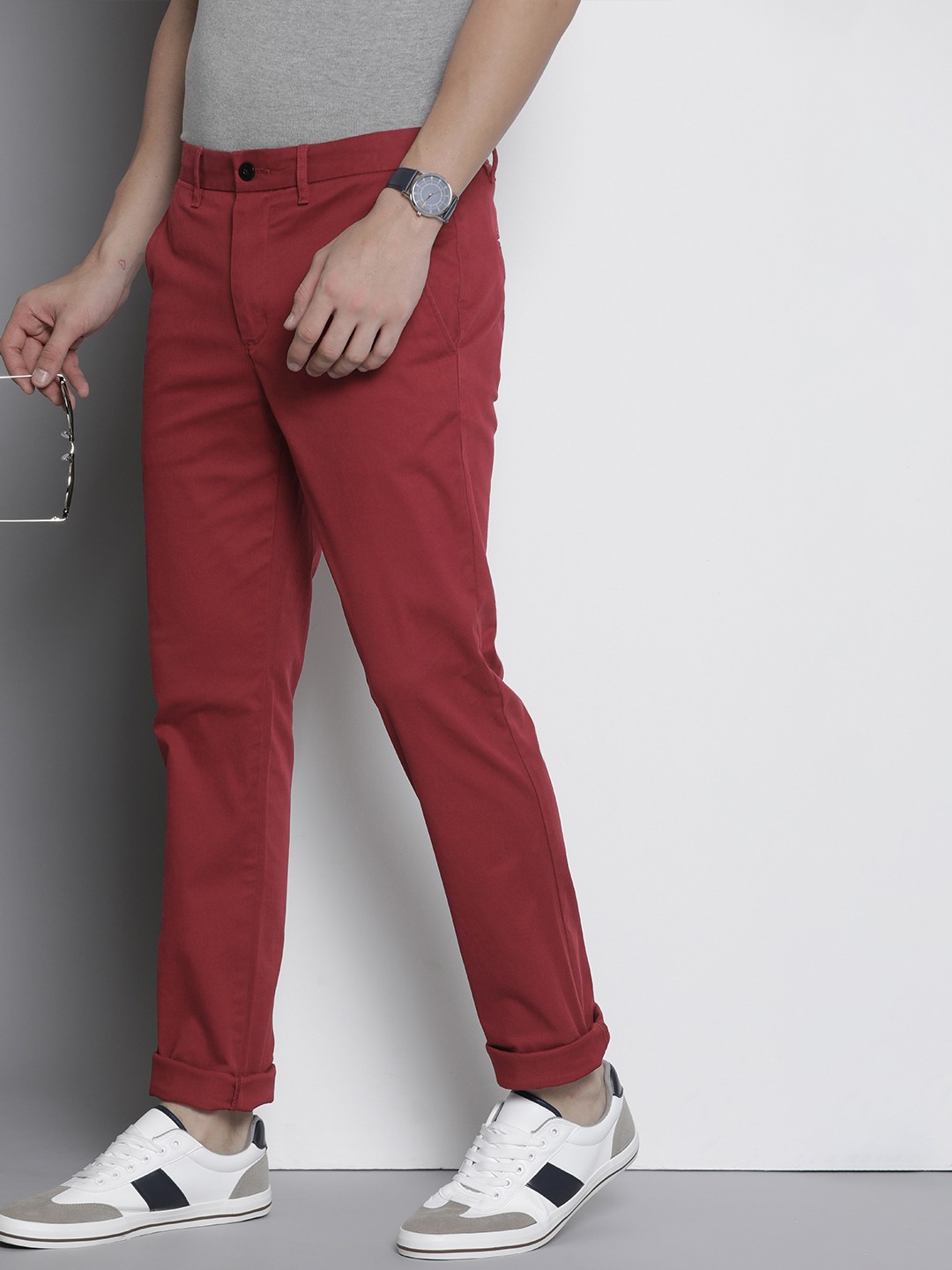 

Tommy Hilfiger Men Solid Slim Fit Mid-Rise Chinos Trousers, Maroon