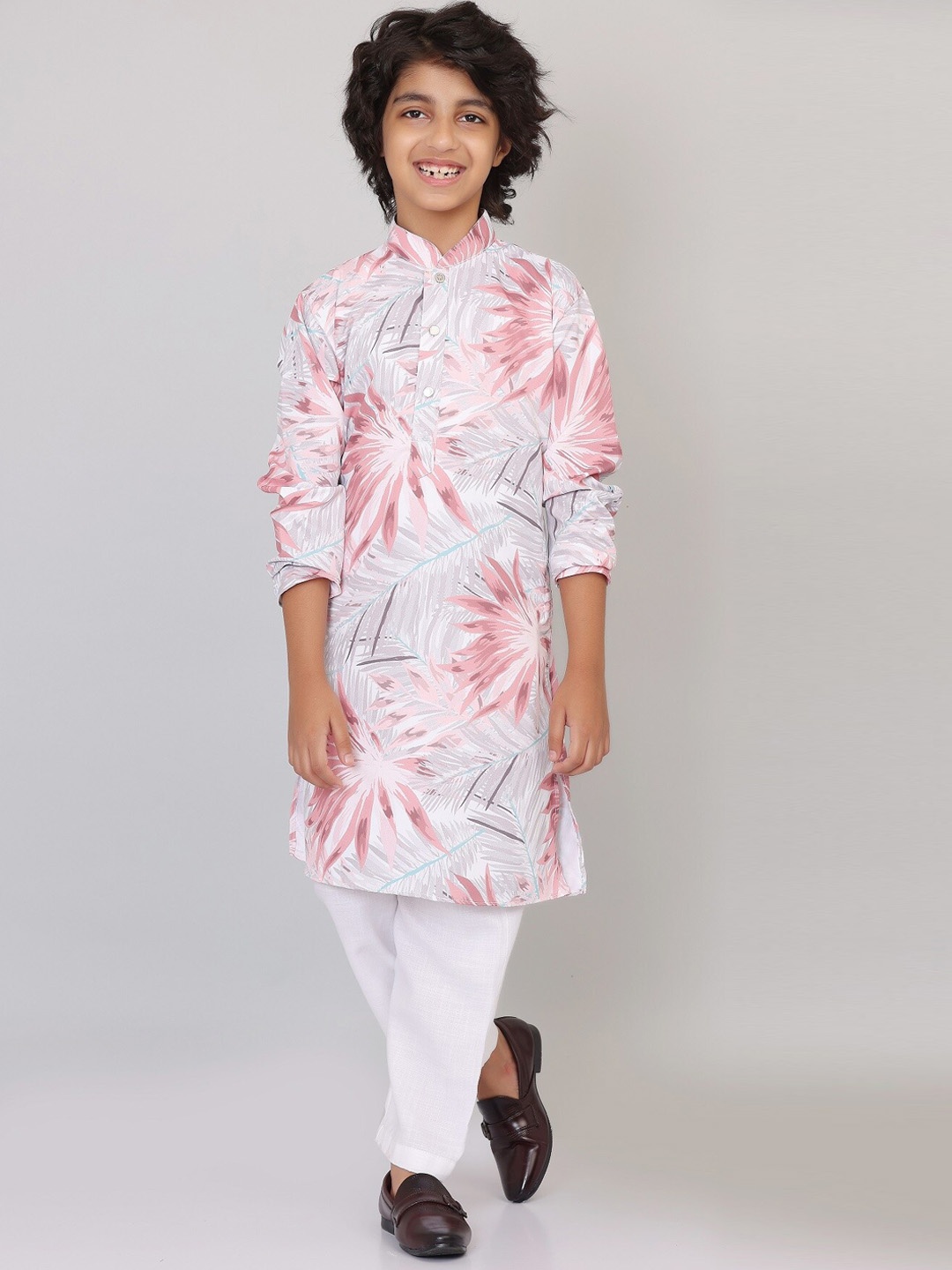 

SmartRAHO Boys Printed Regular Kurta with Pyjamas, Pink