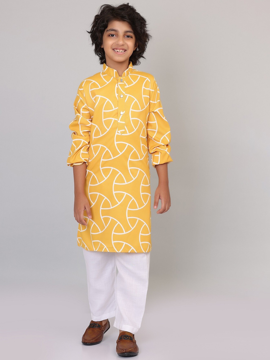 

SmartRAHO Boys Geometric Printed Kurta With Pyjamas, Yellow