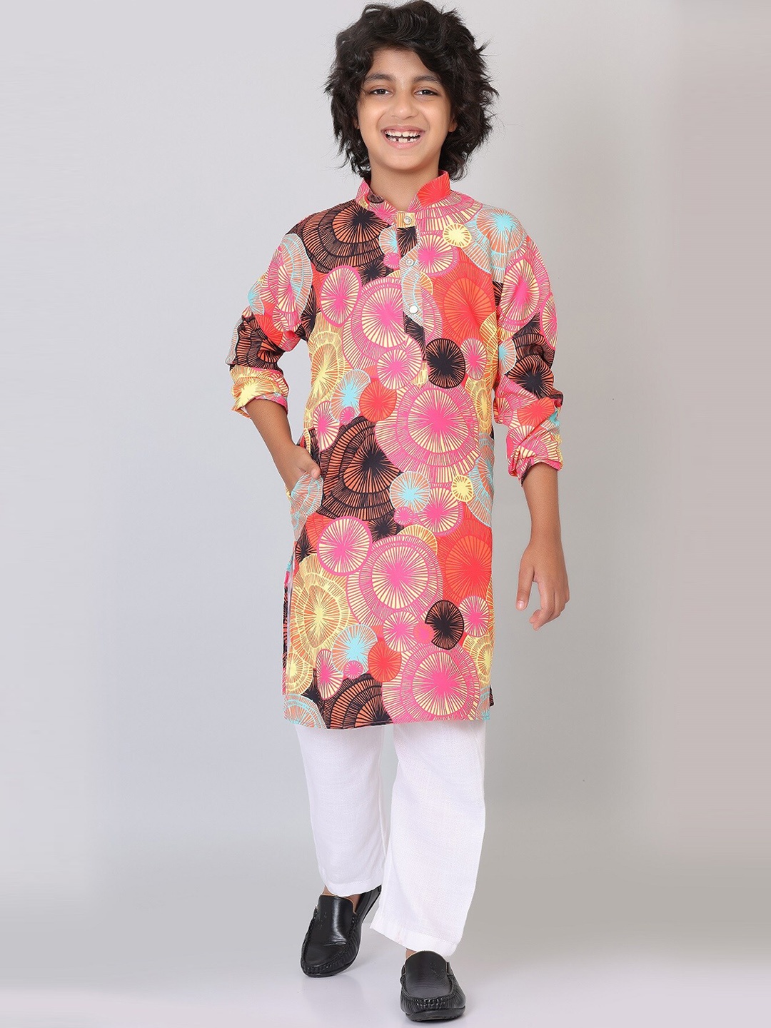 

SmartRAHO Boys Geometric Printed Regular Kurta with Trousers, Brown