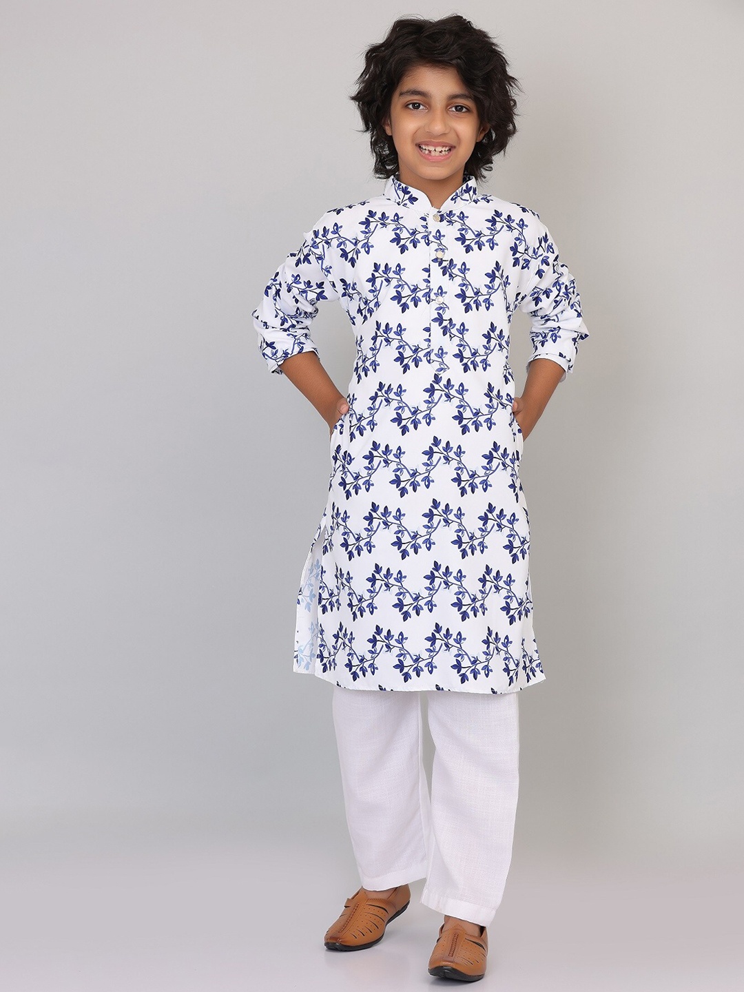 

SmartRAHO Boys Floral Printed Regular Kurta with Trousers, White