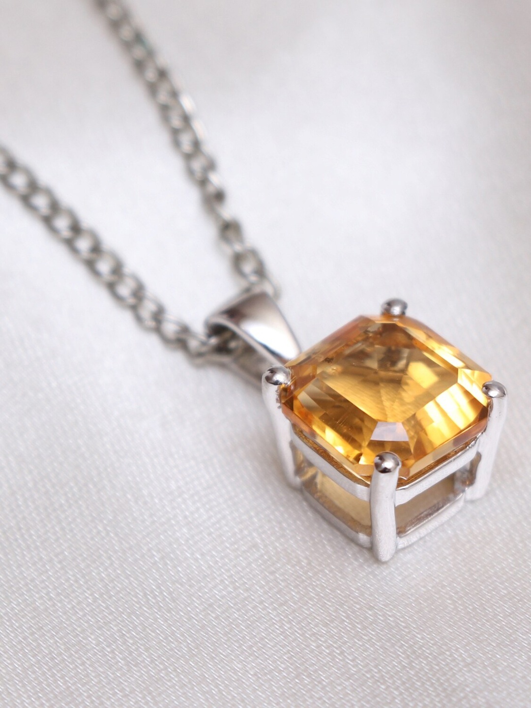 

HIFLYER JEWELS 92.5 Sterling Silver Citrine-Sone Studded Pendant, Yellow