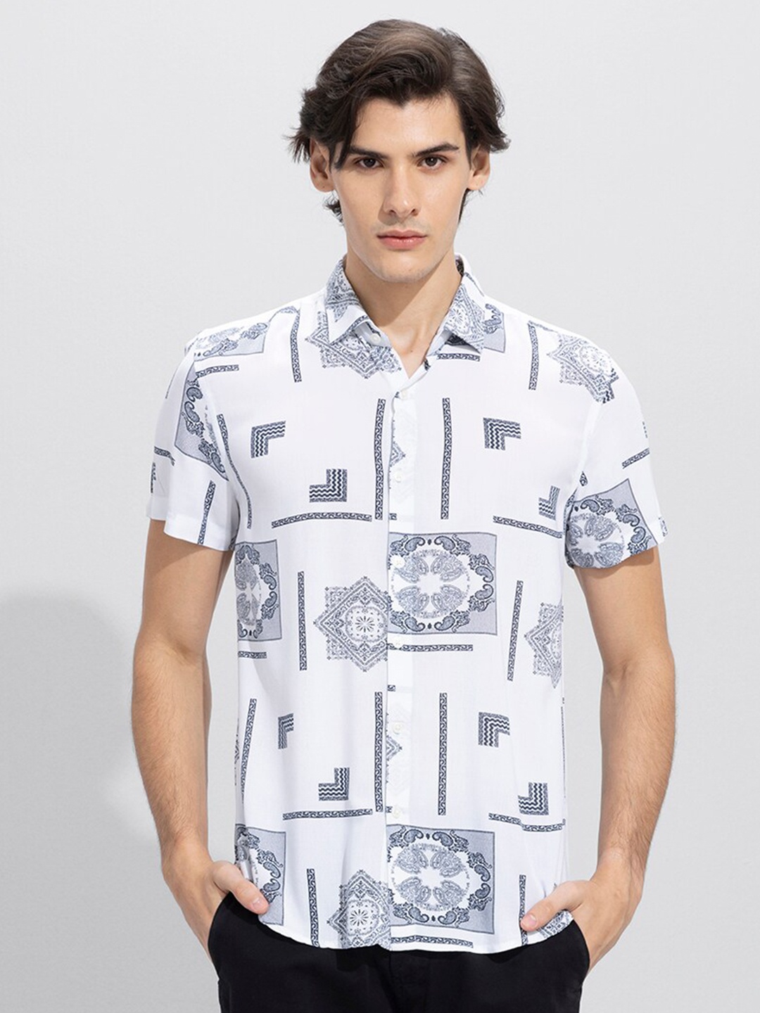 

Snitch Blue & White Slim Fit Opaque Printed Casual Shirt