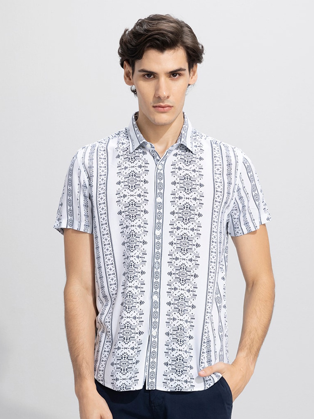 

Snitch Blue & White Printed Slim Fit Opaque Casual Shirt